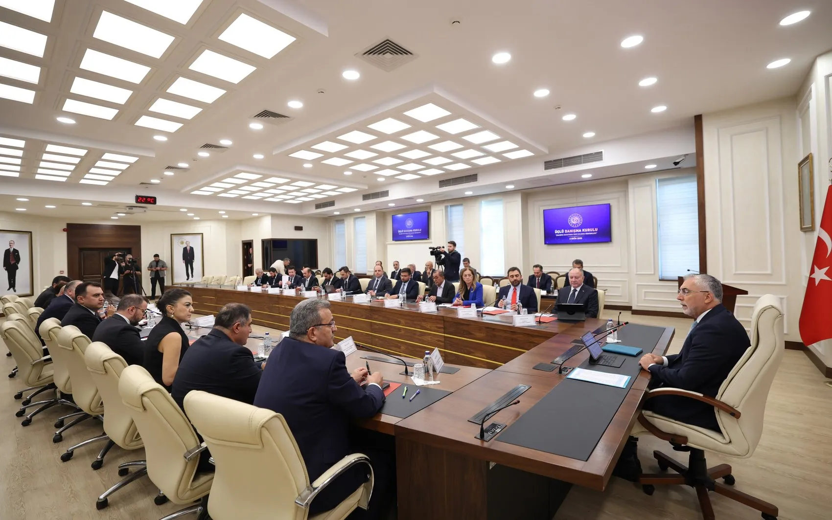 İş gücü piyasasında yeni dönem: Bakan Işıkhan'dan kapsayıcı model sinyali