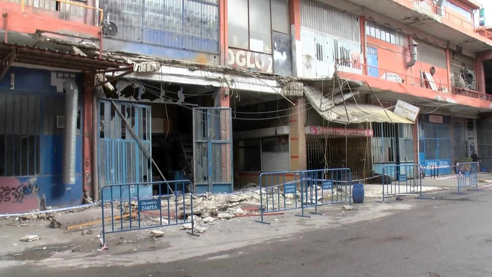 Ümraniye'de korkutan kaza: Yıkım hazırlığı faciaya dönüştü