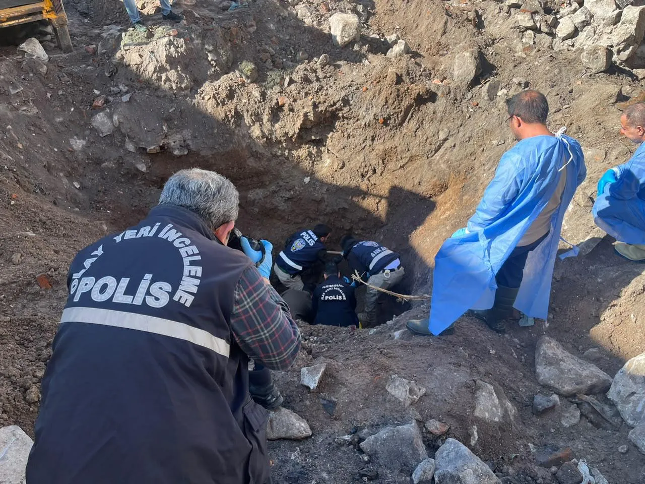 17 yıllık sır yangınla ortaya çıktı: Evin zemininde dehşet verici bulgular