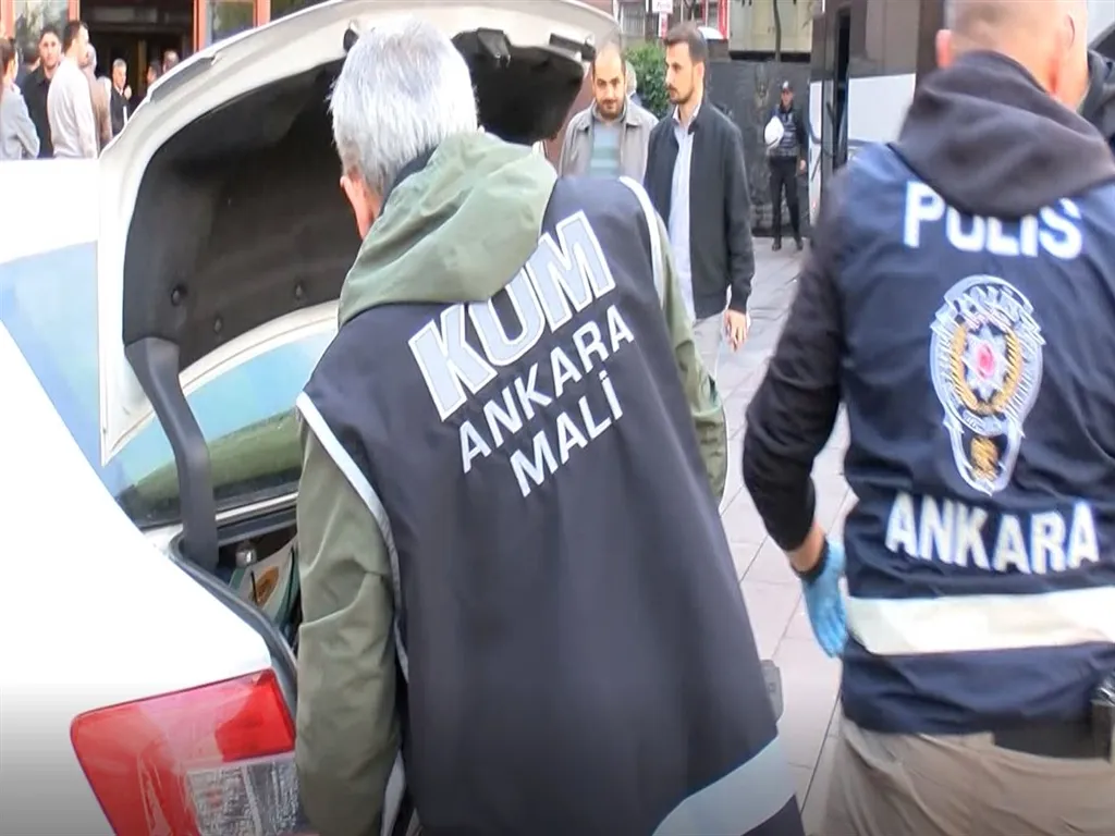 Etimesgut Belediyesi'nde operasyon: İki başkan yardımcısı cezaevine gönderildi