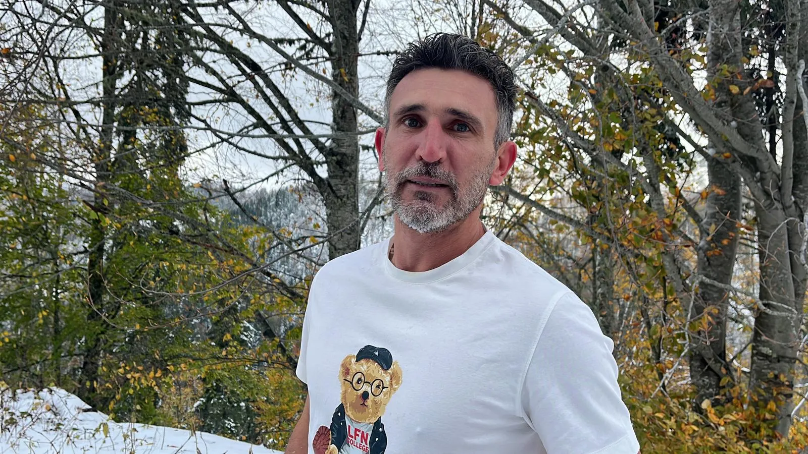 Yedigöller yolunda kış sürprizi: Tatilciler hedeflerine ulaşamasa da karın tadını çıkardı