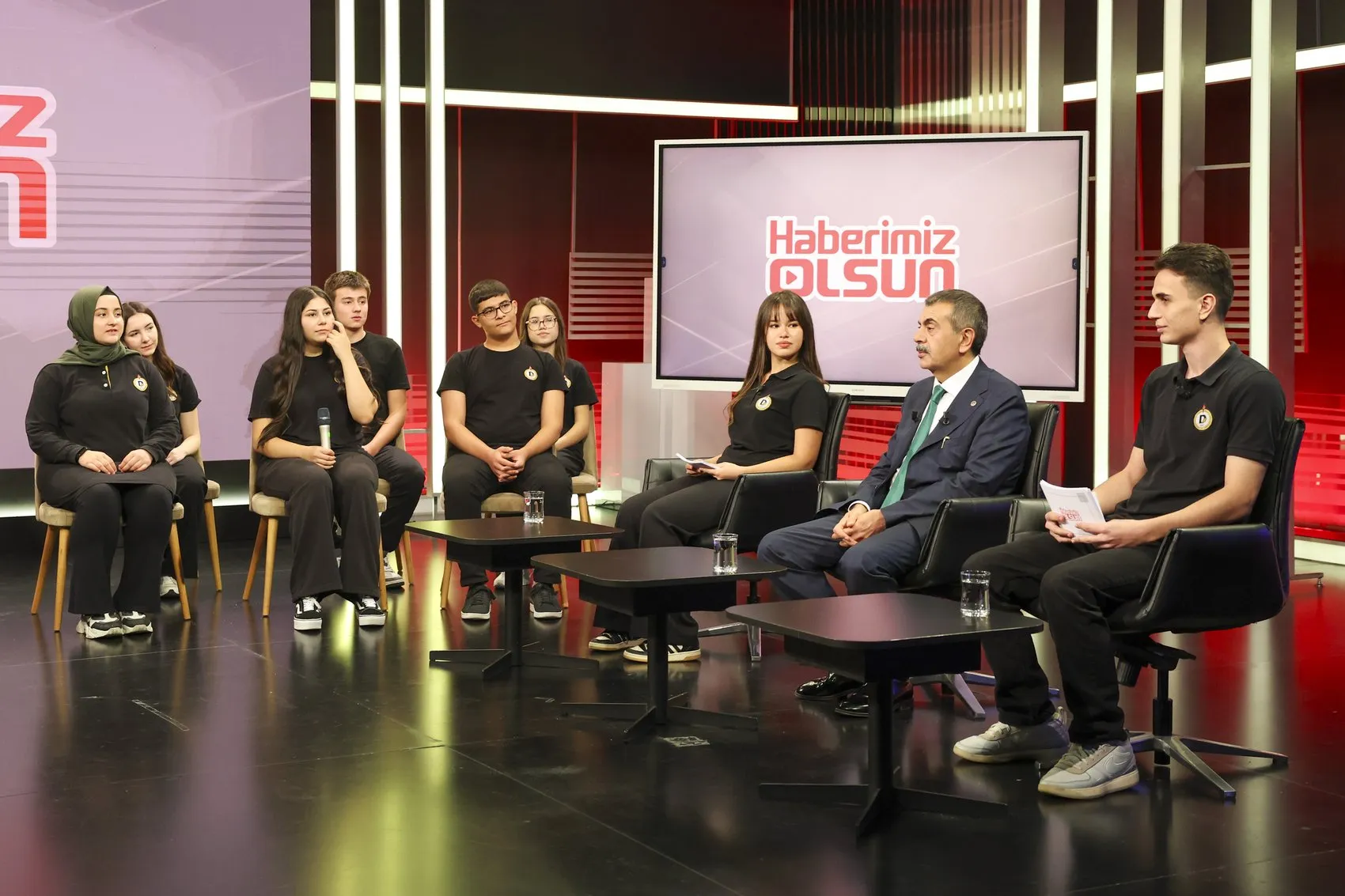 Bakan Tekin'den genç iletişimcilere tam destek: Medyanın geleceği bu sıralarda şekilleniyor