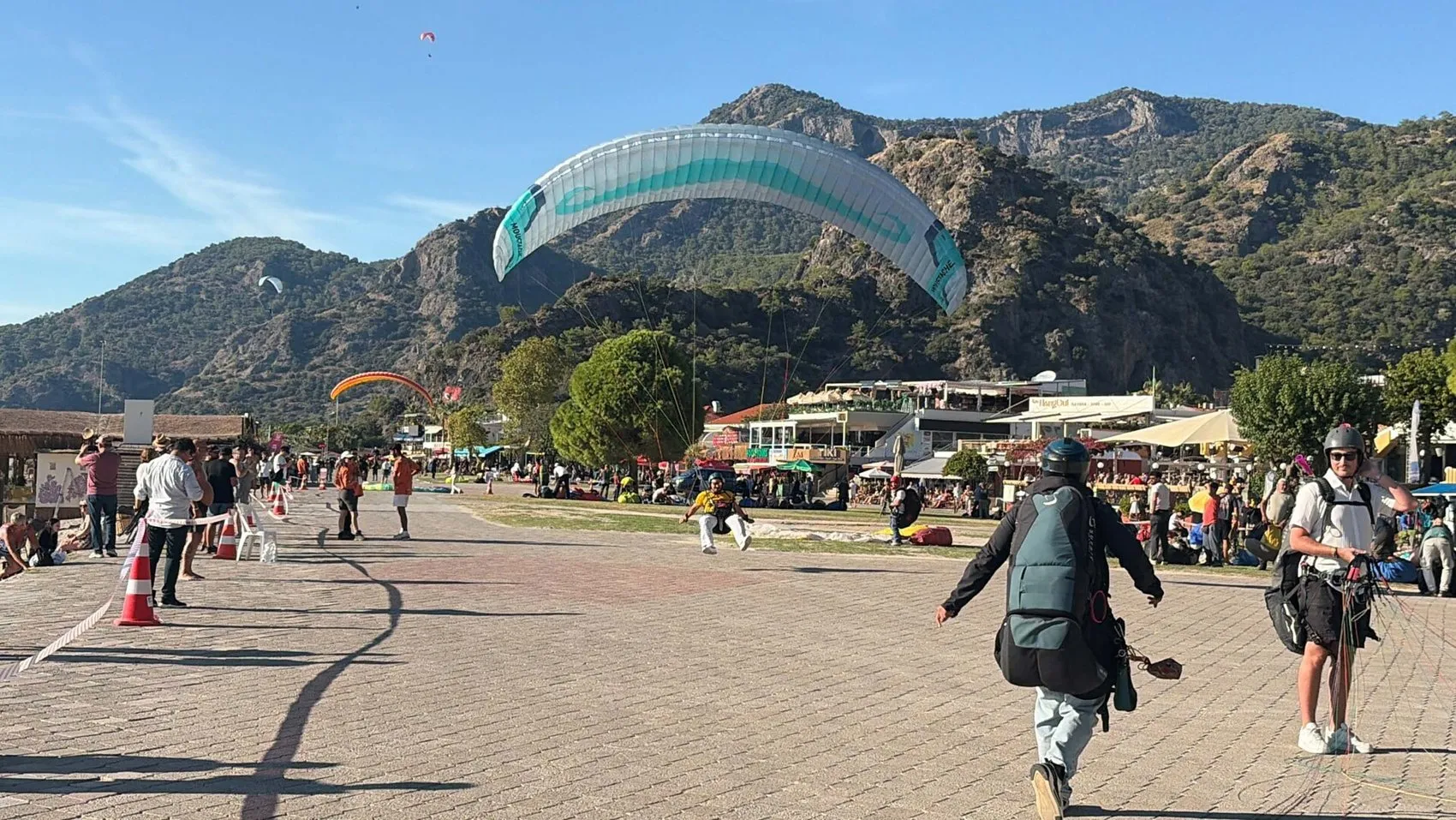 Gökyüzü Fethiye'de şenleniyor: 26. Uluslararası Ölüdeniz Hava Oyunları kapılarını açtı