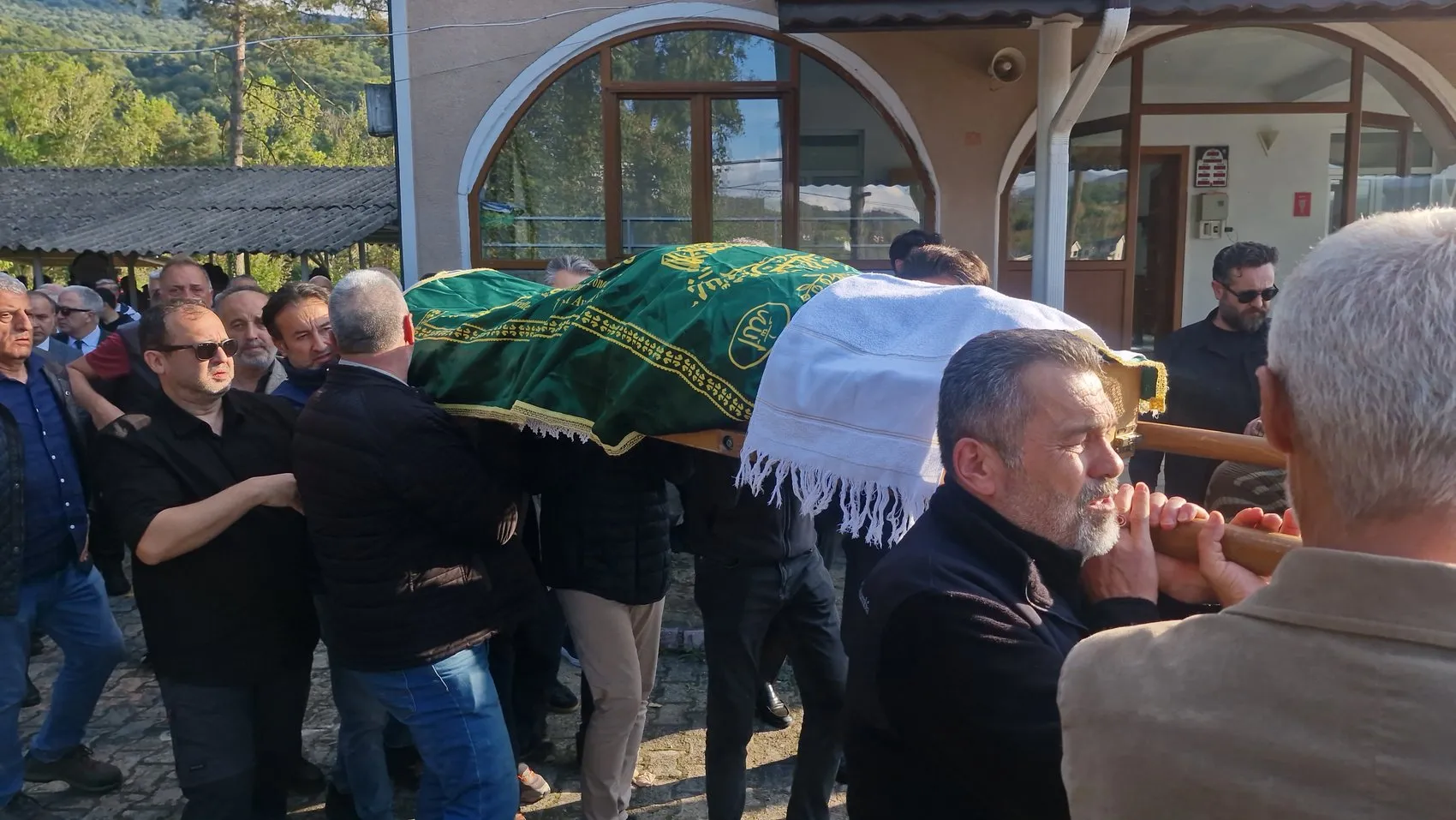 Basın camiasını yasa boğan veda: Recep Levent Öztürk son yolculuğuna uğurlandı