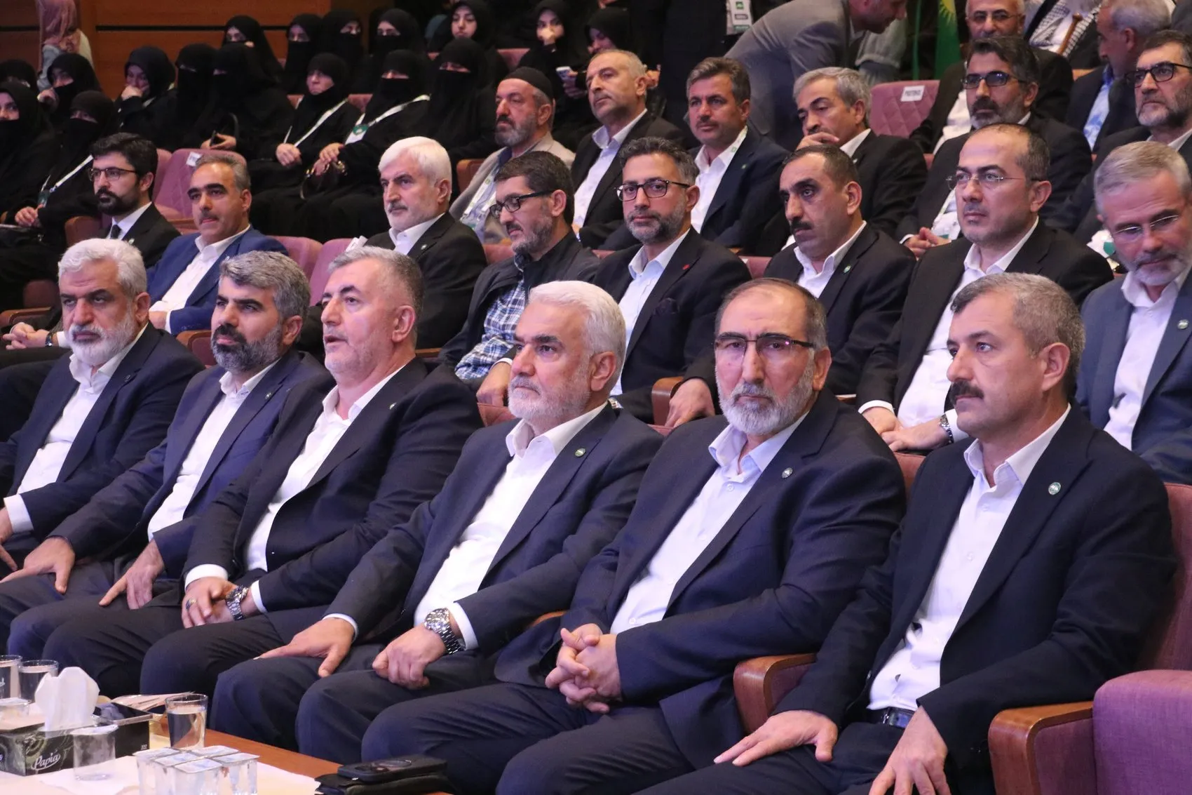 Zekeriya Yapıcıoğlu'ndan Diyarbakır'da Tarihi Çağrı: Silahın Gölgesi Kalkmalı