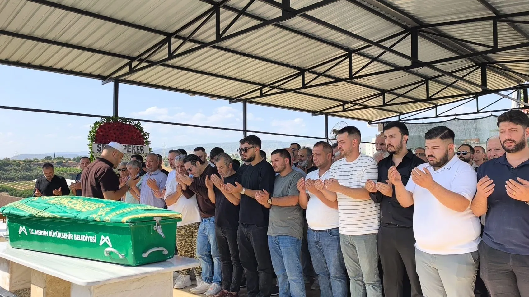 Atilla Taş'ın evlat acısı: 34 yaşındaki Sezen Taş son yolculuğuna uğurlandı