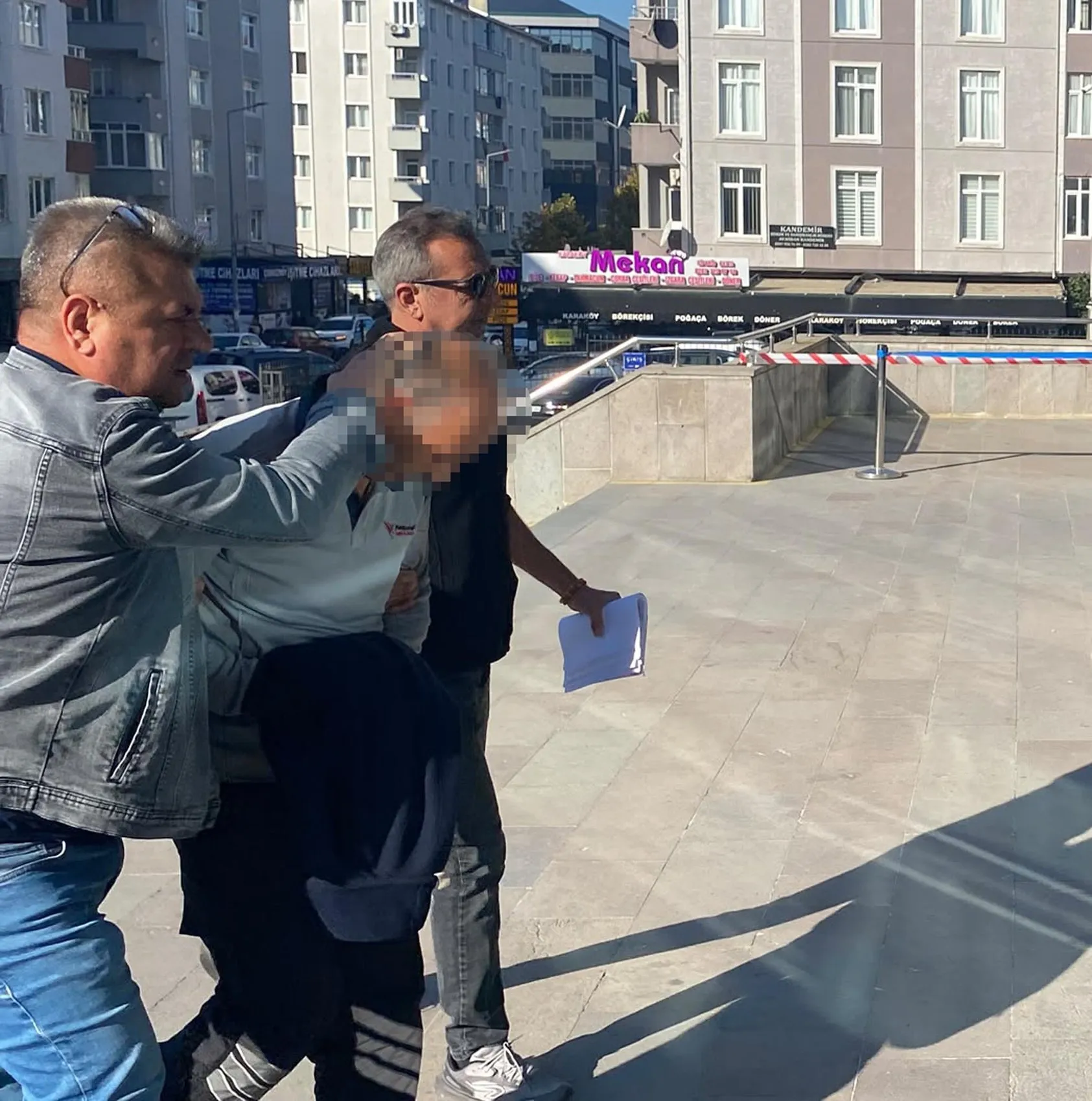 Kuyumcuyu oyuncak silahla korkutmaya çalıştı: Cesur çalışanın hamlesi planını bozdu