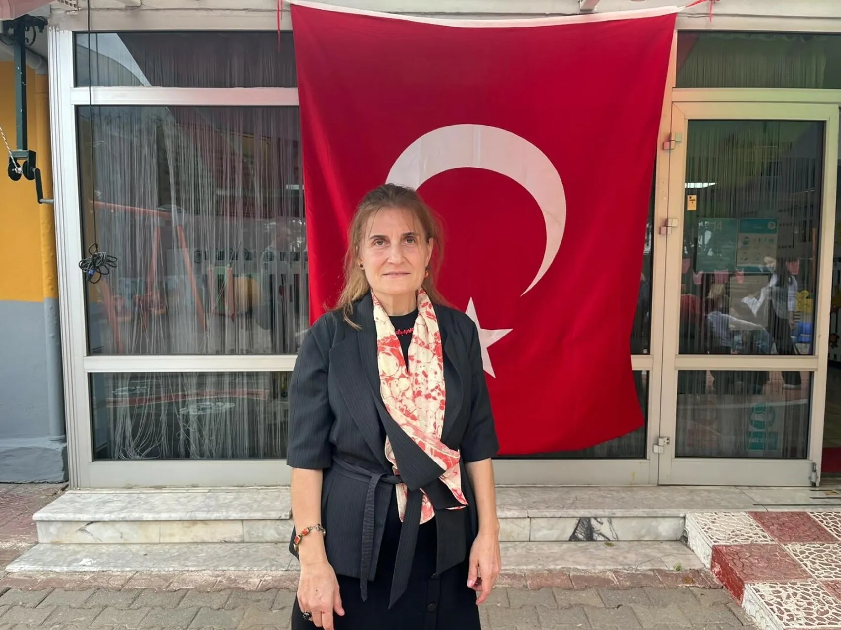 Minik ellerin suyla dansı: Ebru sanatıyla ay-yıldız aşkı