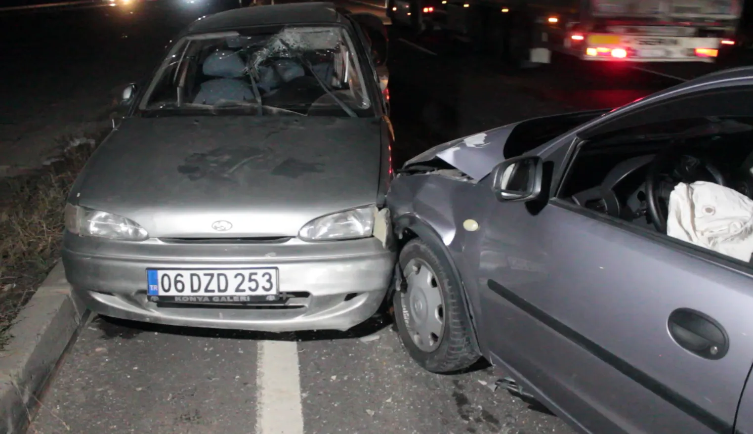 Aksaray'da akşam saatlerinde dehşet: Kavşaktaki çarpışma faciaya dönüştü