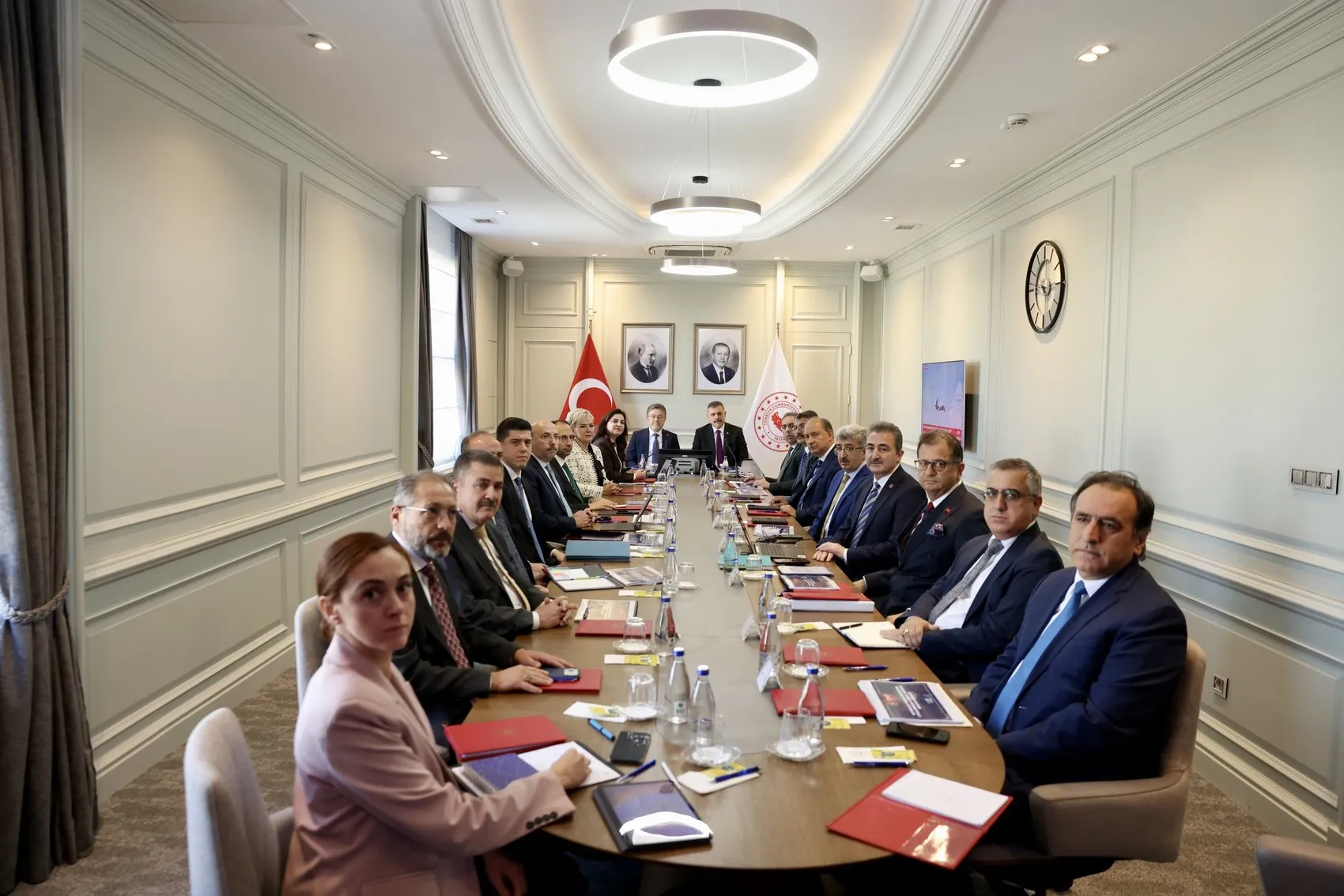 Sokak hayvanları için Ankara'da kritik zirve: İki bakanlı ortak yol haritası