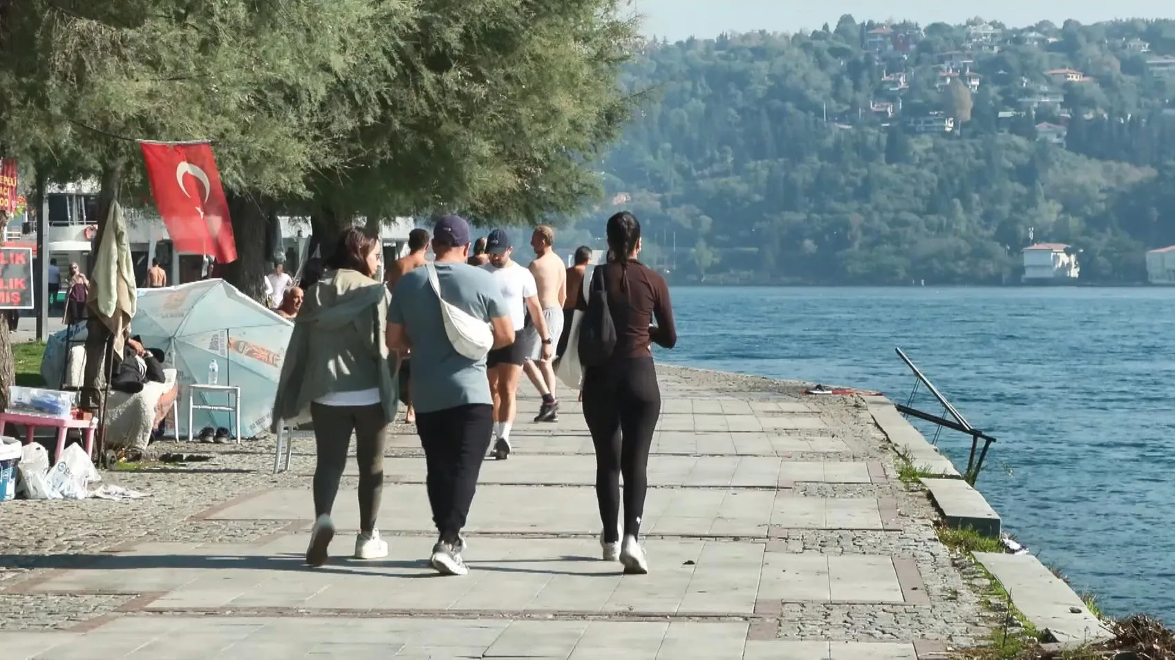 İstanbul'da mevsim normallerinin üzerinde bir pazar: Aşiyan'da deniz keyfi sürpriz yaptı