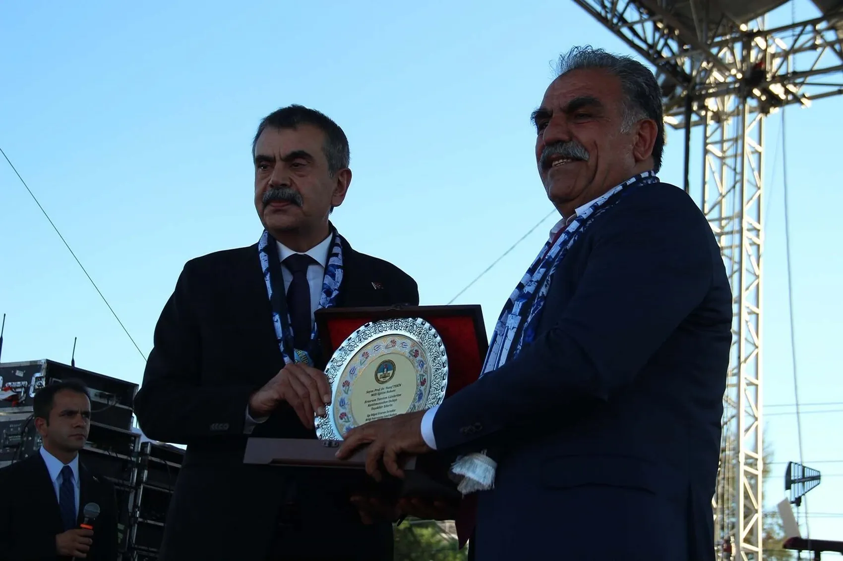 Bakan Tekin'den İzmir'de Küresel Emperyalizme Karşı Erzurum Vurgusu