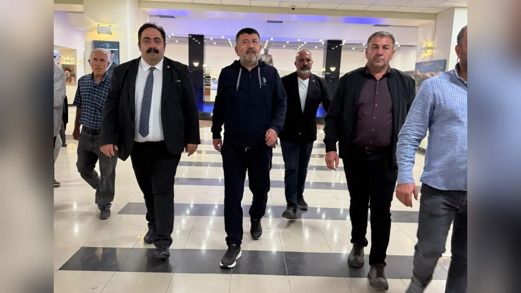 Veli Ağbaba'nın sağlık durumuna dair sevindiren haber: Hastaneden ayrıldı