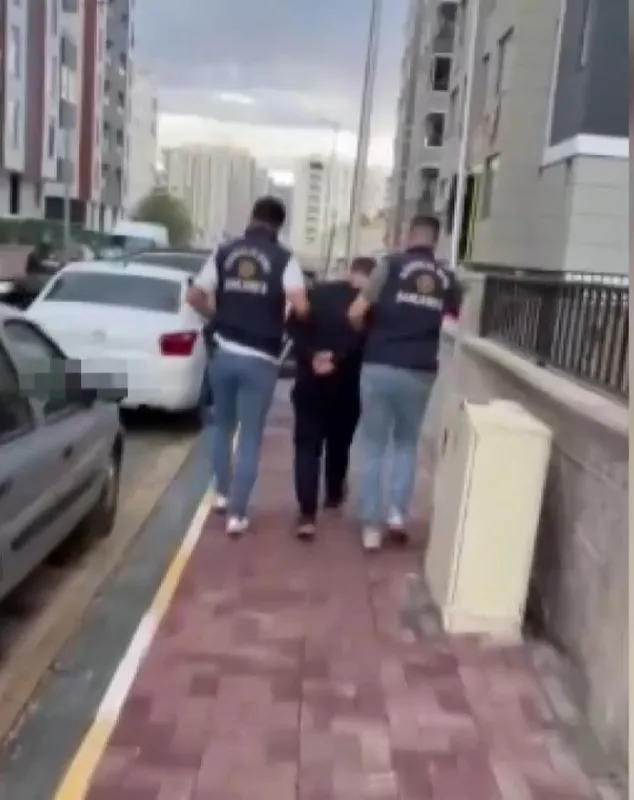 Dijital dünyada kaosun bedeli ağır oldu: Sosyal medya fenomenlerine eş zamanlı baskın