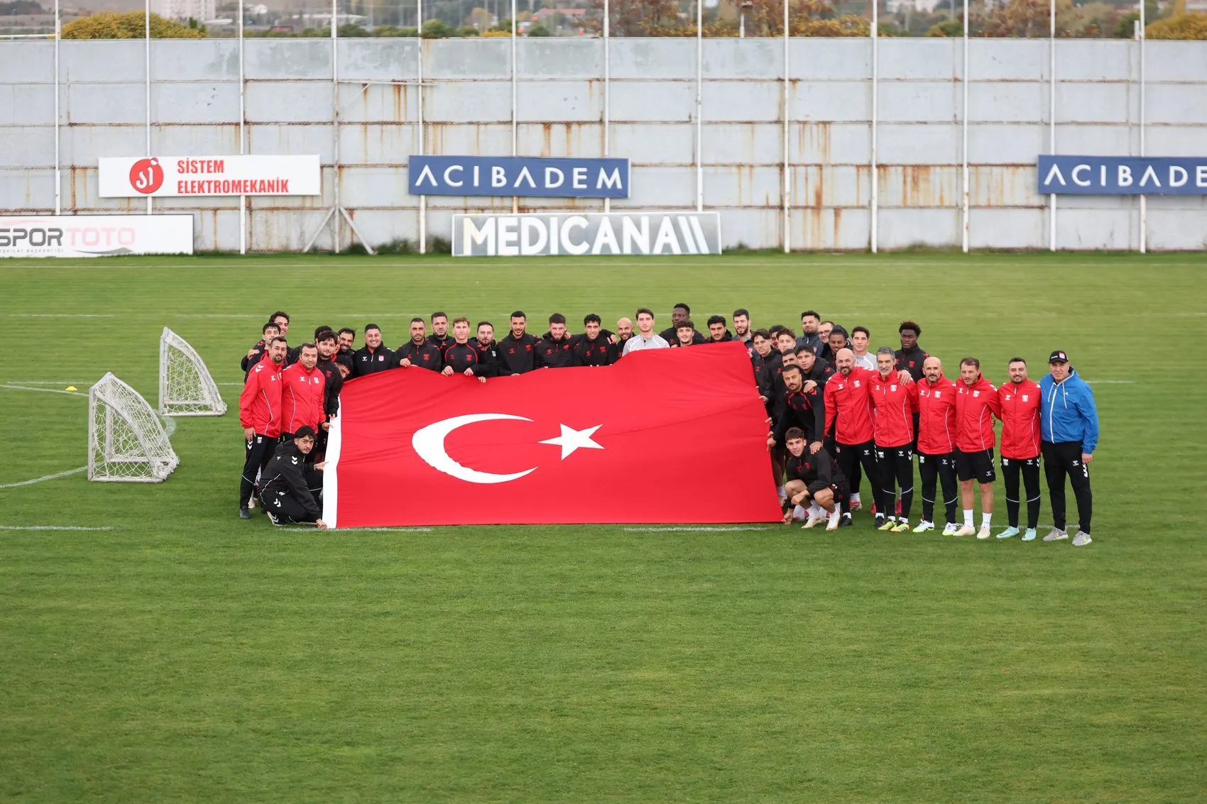 Sivasspor'da tanıdık isim dümeni devraldı: Çağdaş Çavuş dönemi resmen başladı