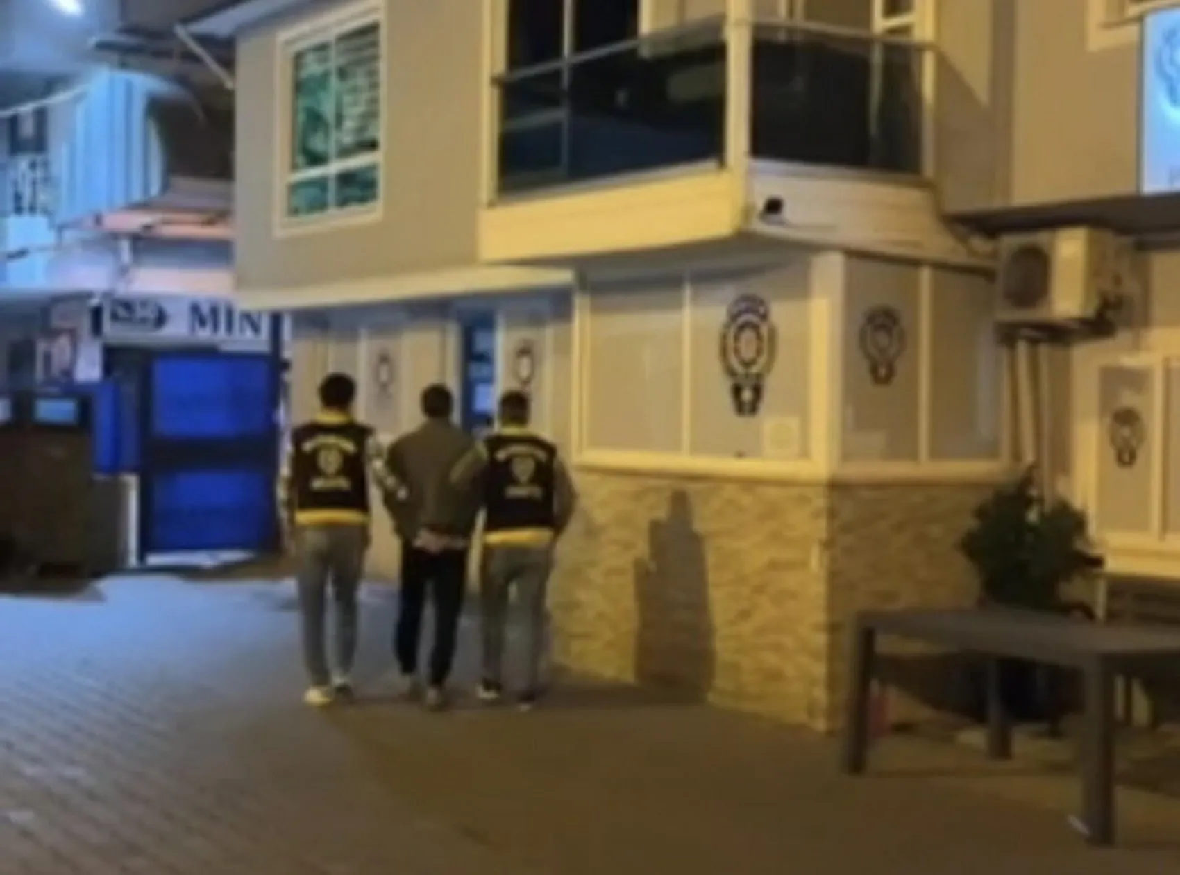 Marmaris'te İngiliz turistin 'alkollüydüm' savunması: Mont ve pantolonu yanlışlıkla almış