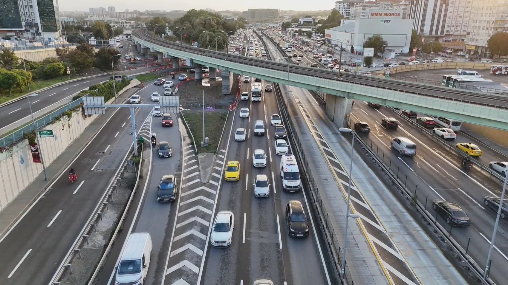 İstanbul trafiğinde akşam kabusu: Yüzde 71'lik kilitlenme havadan görüntülendi