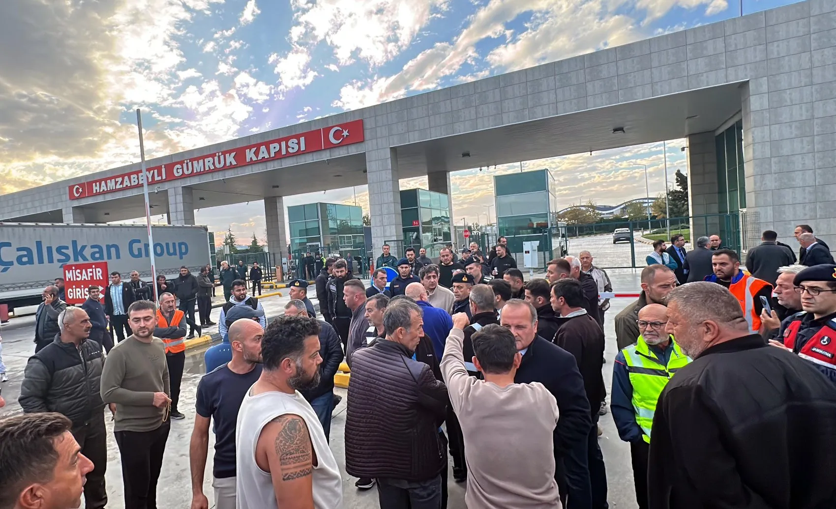 Hamzabeyli'de TIR trafiği durdu: Şoförlerin sabrı taştı