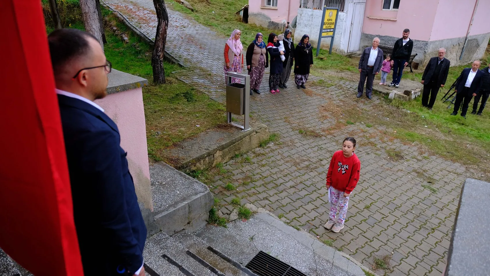 Sınıfta tek başına ama Cumhuriyetin gücü arkasında: Bir öğretmen ve bir öğrencinin unutulmaz 29 Ekim'i