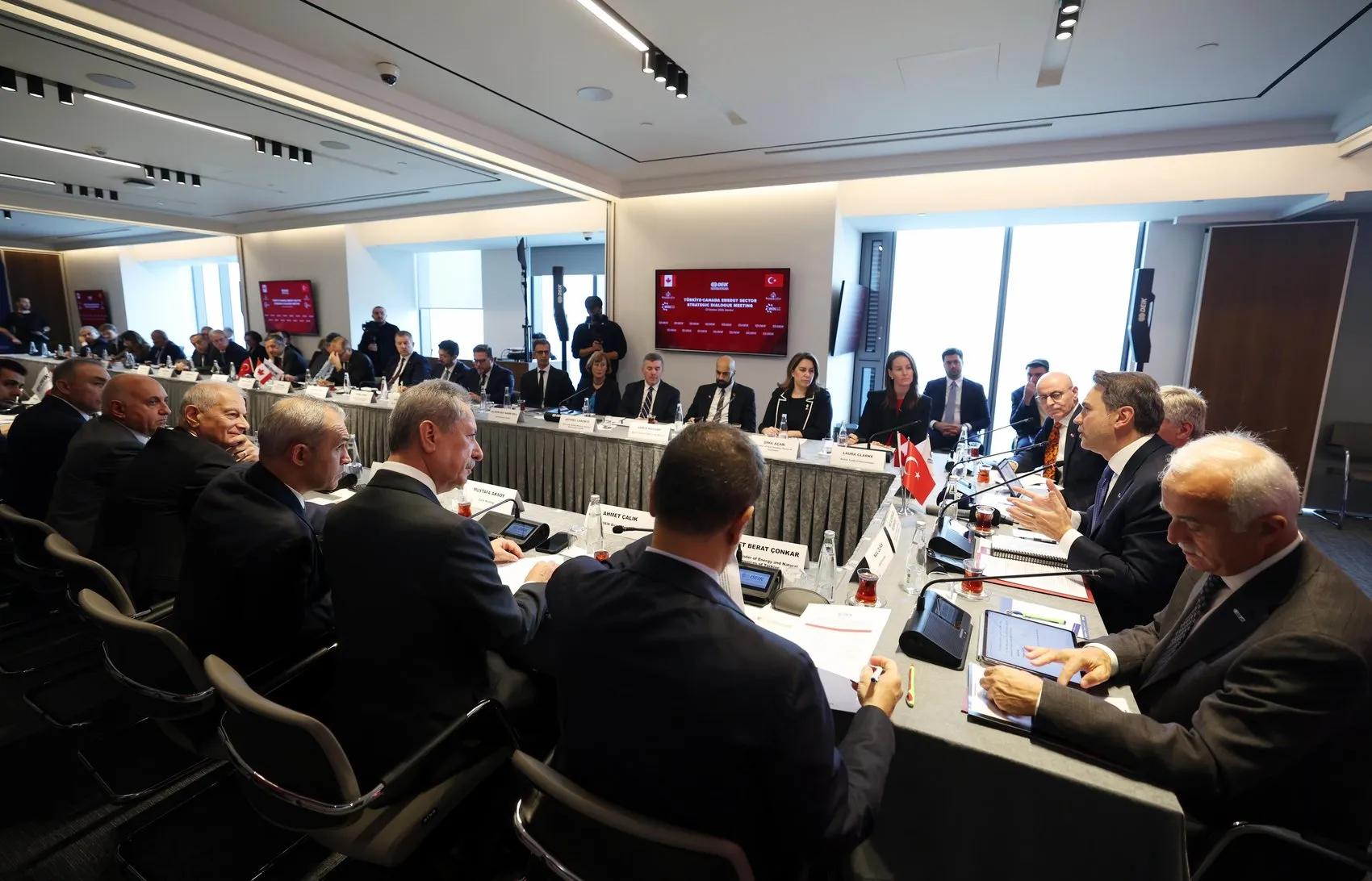Enerji diplomasisinde yeni dönem: Türkiye küresel krizlere karşı köprü kuruyor