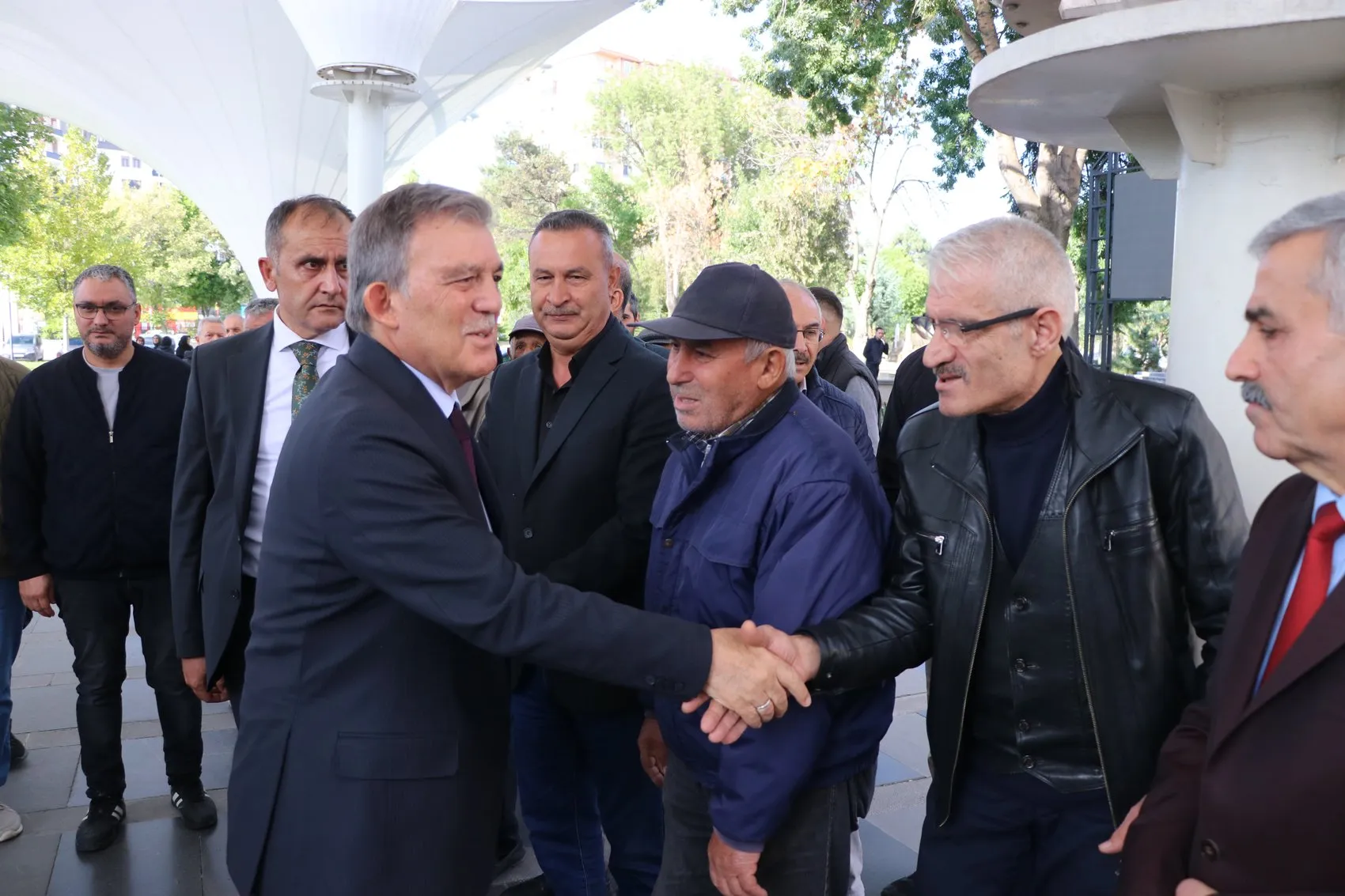 Abdullah Gül memleketi Kayseri'de hüzünlü bir veda için bir araya geldi