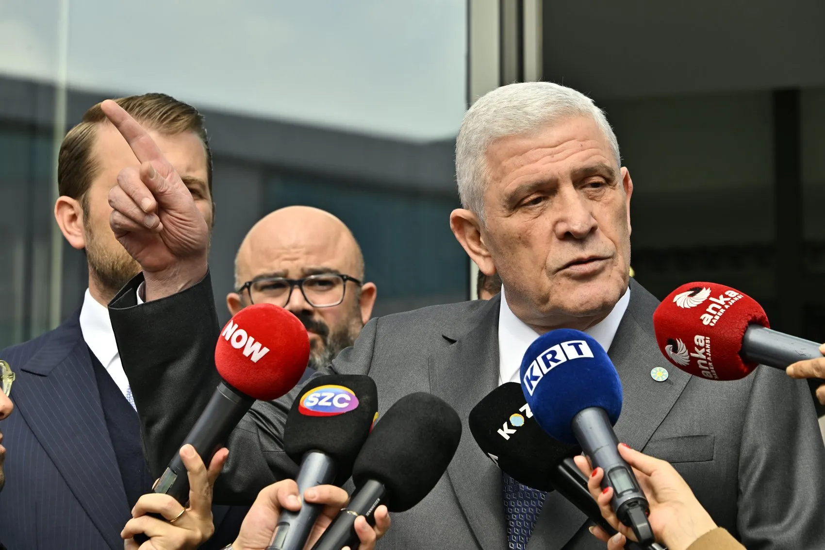 Dervişoğlu'ndan Anıtkabir'deki o anlara sert savunma: Siyasi kavgam başka, insani nezaketim başka