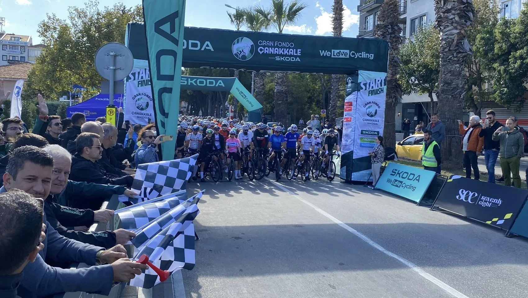 Tarihi yarımadada dev pedal şöleni: 13 ülkeden yüzlerce sporcu Çanakkale'de buluştu