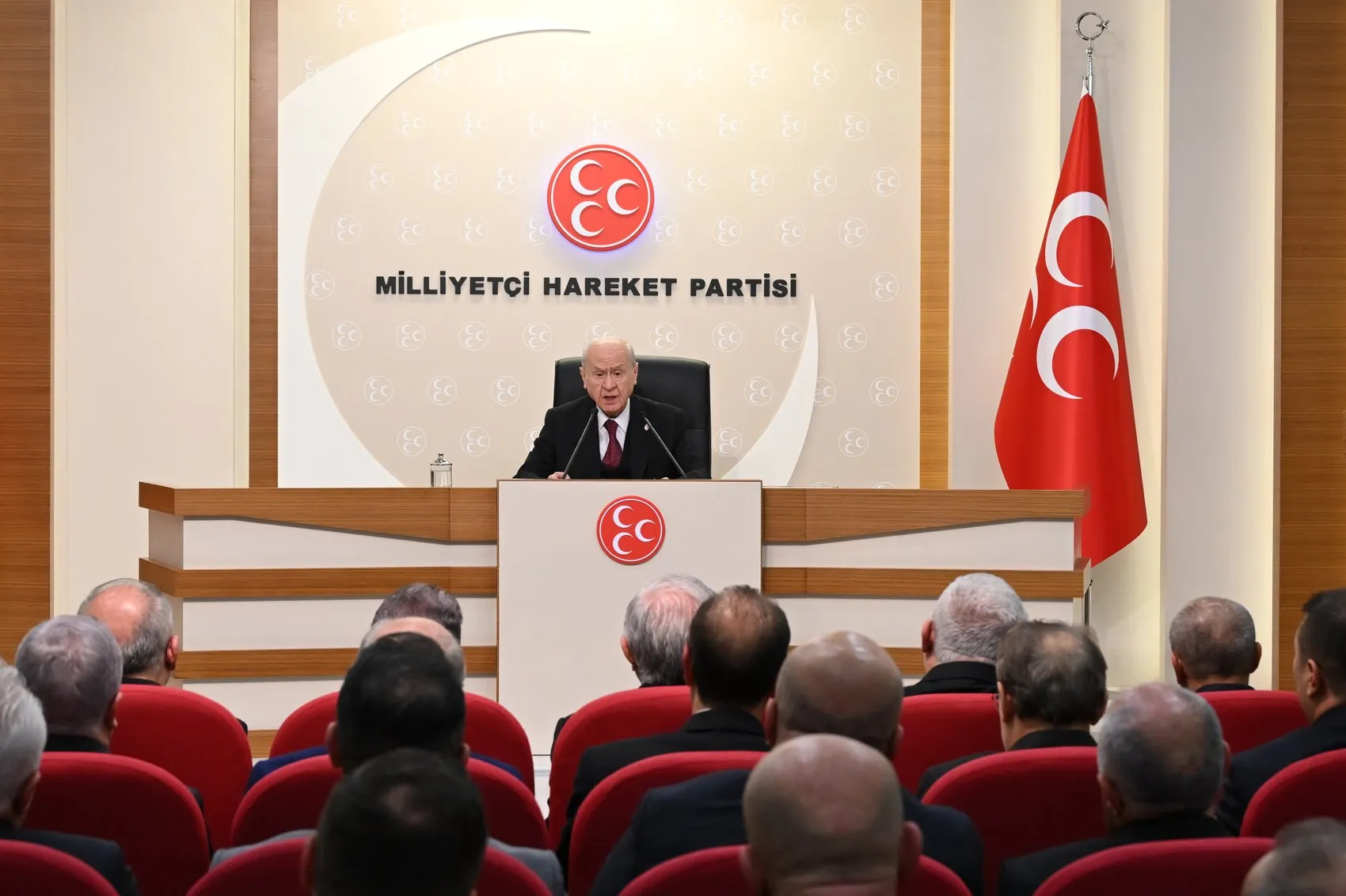 Bahçeli'nin yönetimindeki kritik zirveden sessizlik kararı çıktı