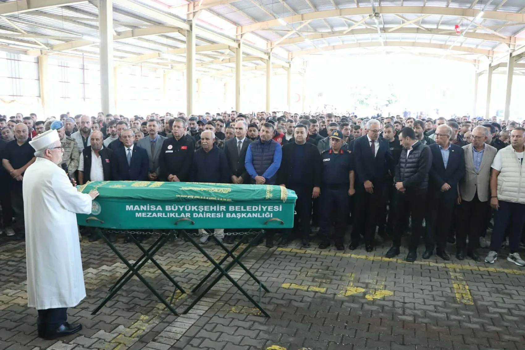 Soma'daki acı veda: Maden şehidi Ömer Karakaya son yolculuğuna uğurlandı
