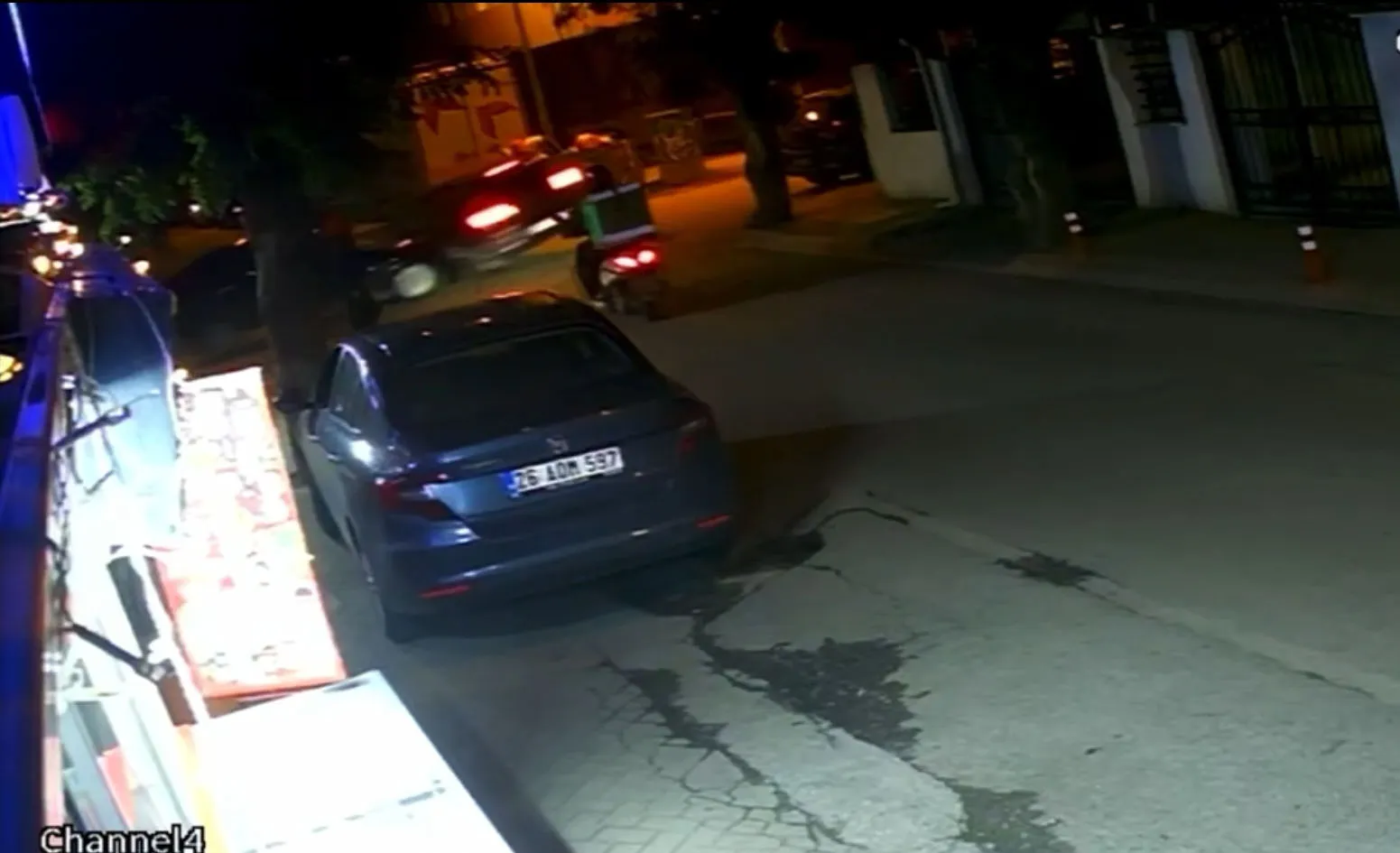 Eskişehir'de dehşet anları: Kavşakta çarpışan araçlar kaldırıma daldı