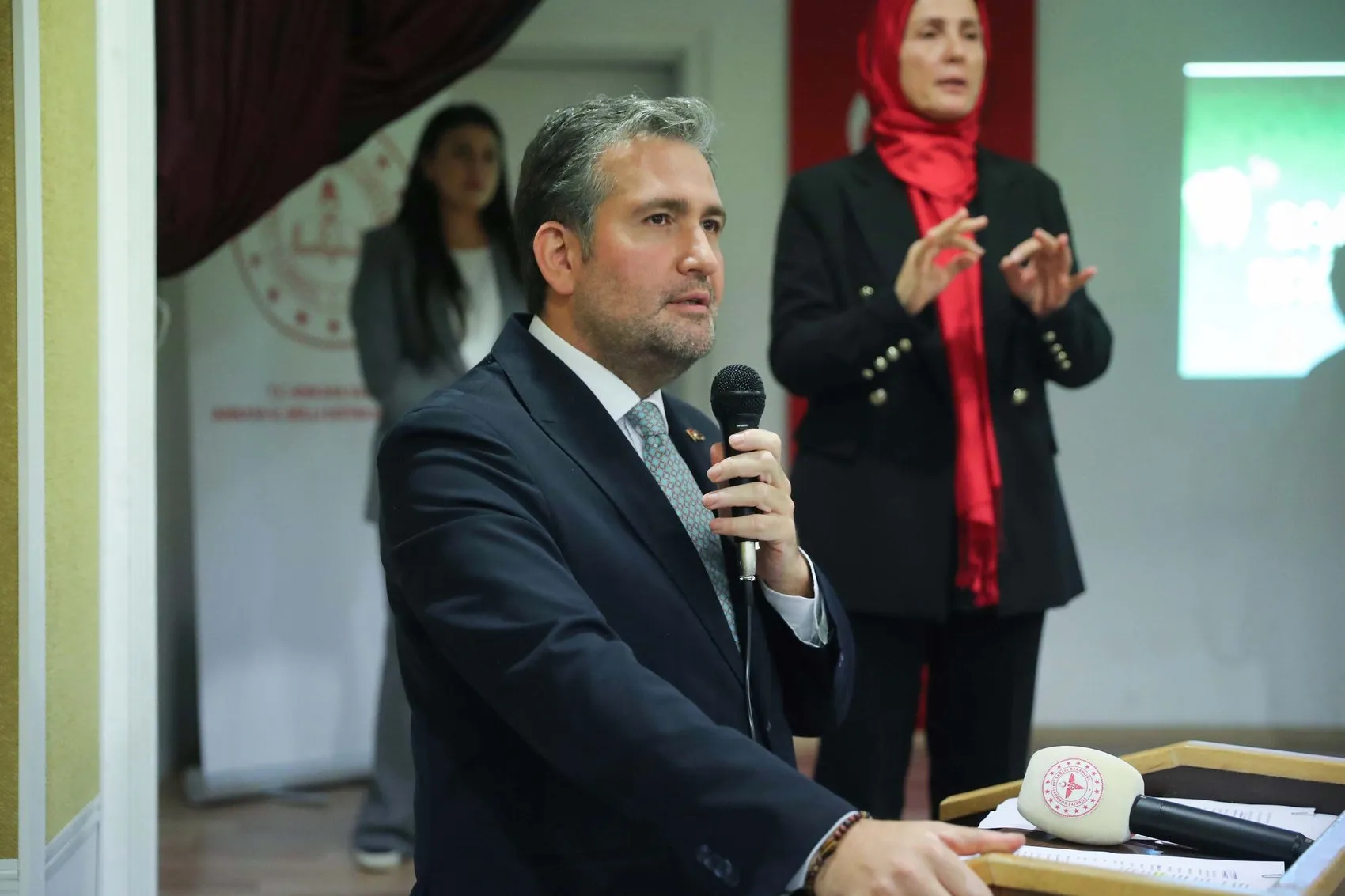 Minik Ellerden Büyük Sorumluluk: İşitme Engelli Öğrenciler Sağlık Elçisi Oldu