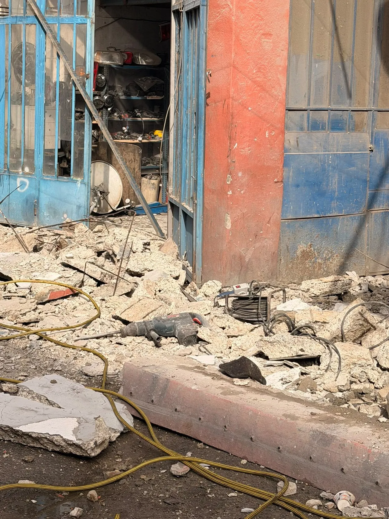 Ümraniye'de korkutan kaza: Yıkım hazırlığı faciaya dönüştü