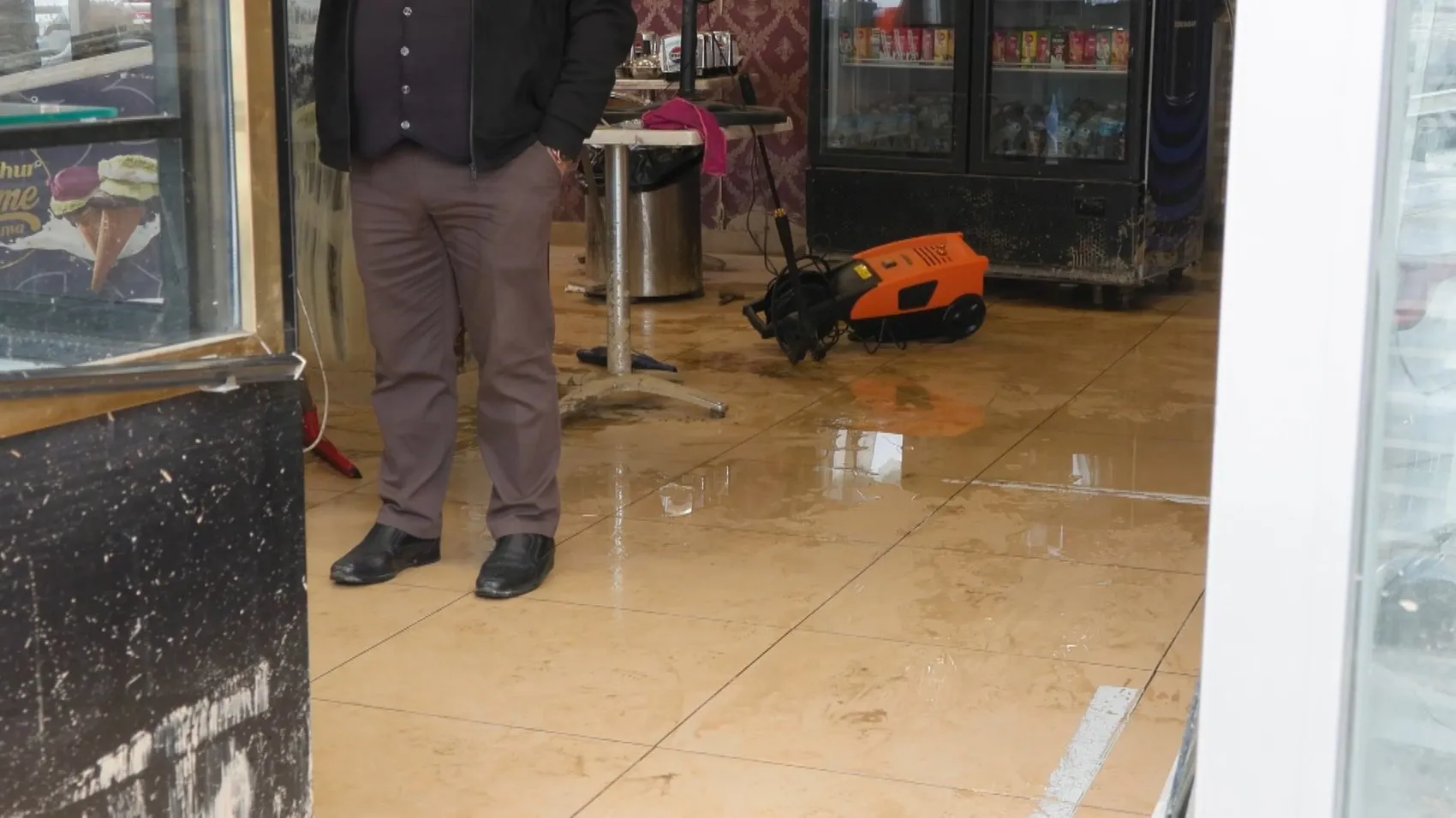 İstanbul'da sel felaketinin izleri silinmeye çalışılıyor: Bir kişi hala aranıyor