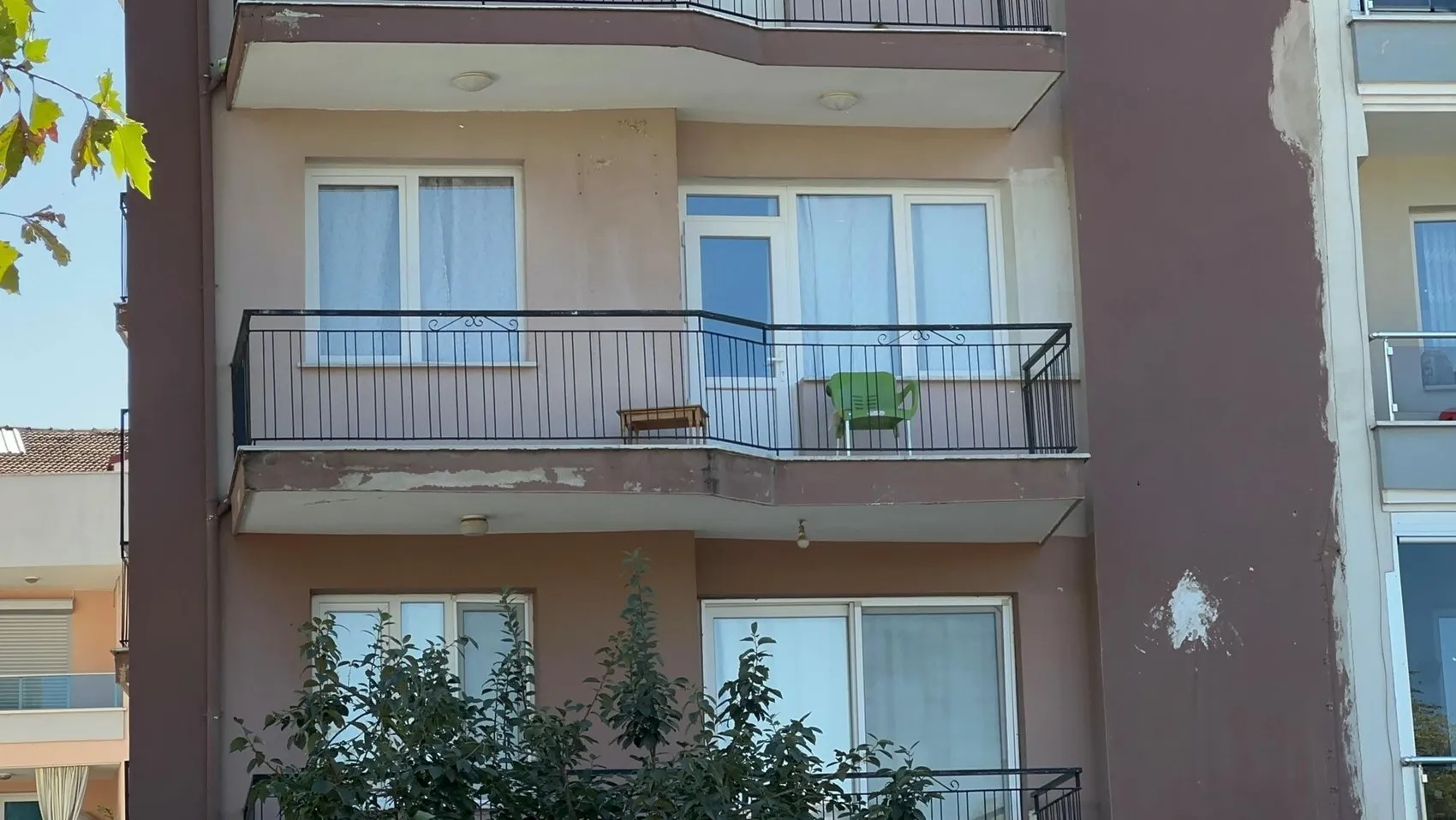Ödemiş'te şüpheli ölüm: Bıçak bilerken mi yaralandı yoksa cinayet mi?