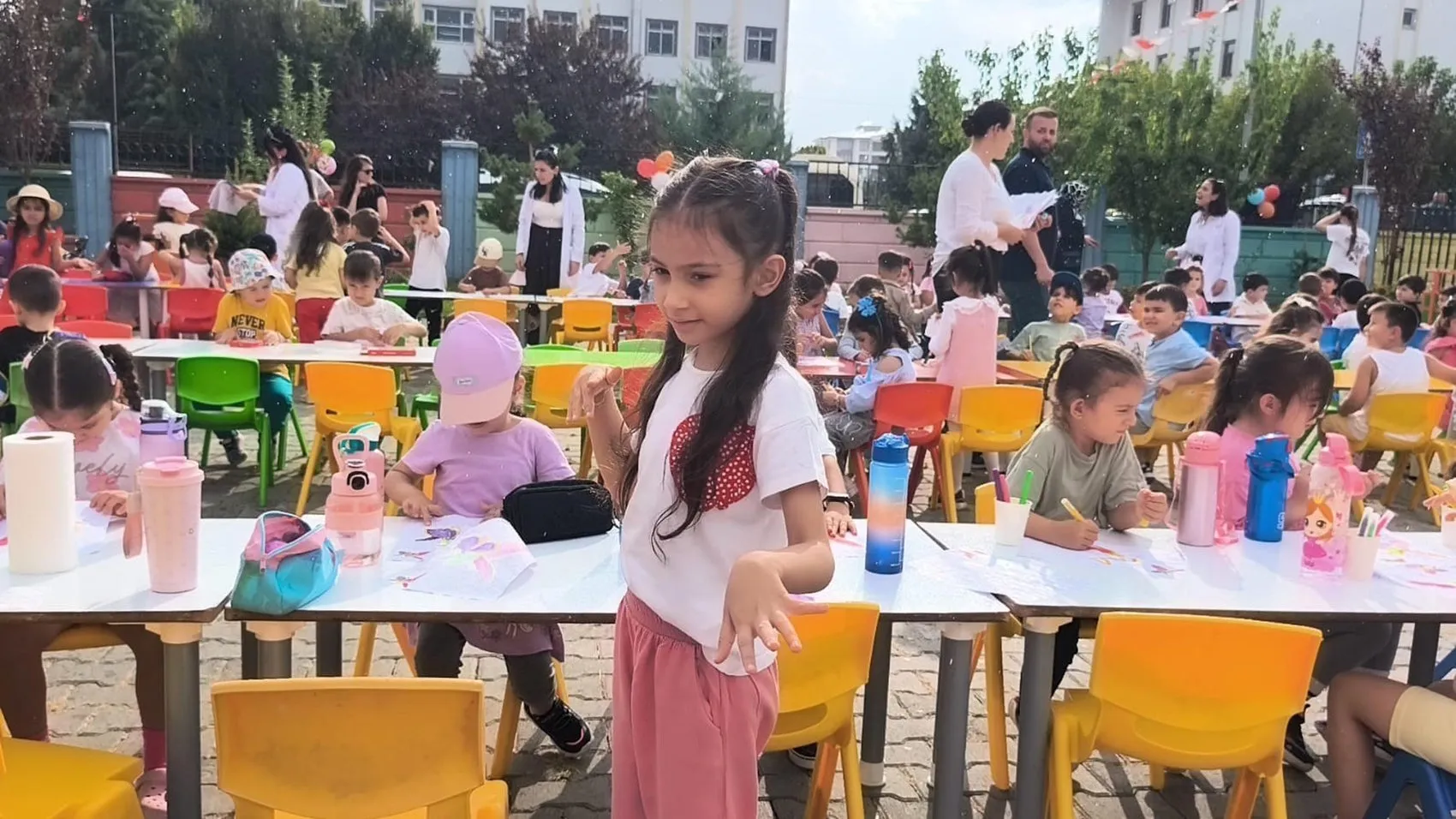 Minik ellerden Karabağ'ın simgesine dokunuş: Iğdır'da anlamlı buluşma