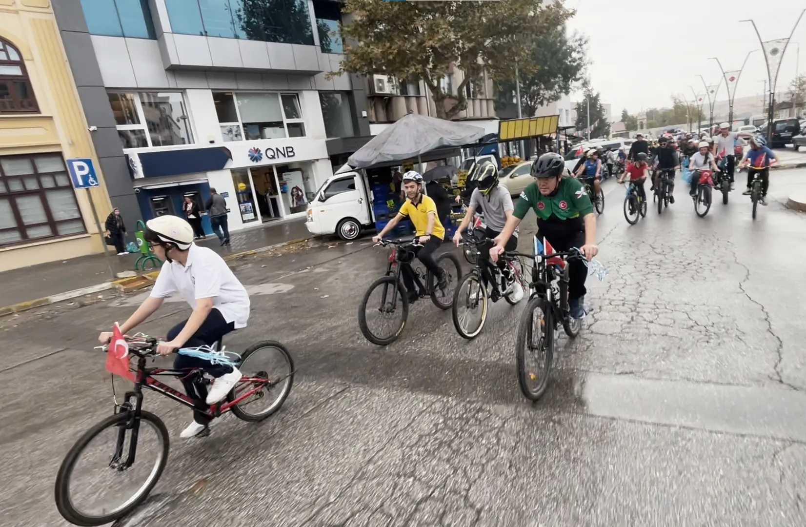 Uzunköprü'de vicdan nöbeti: İki kıta için aynı anda pedal çevirdiler