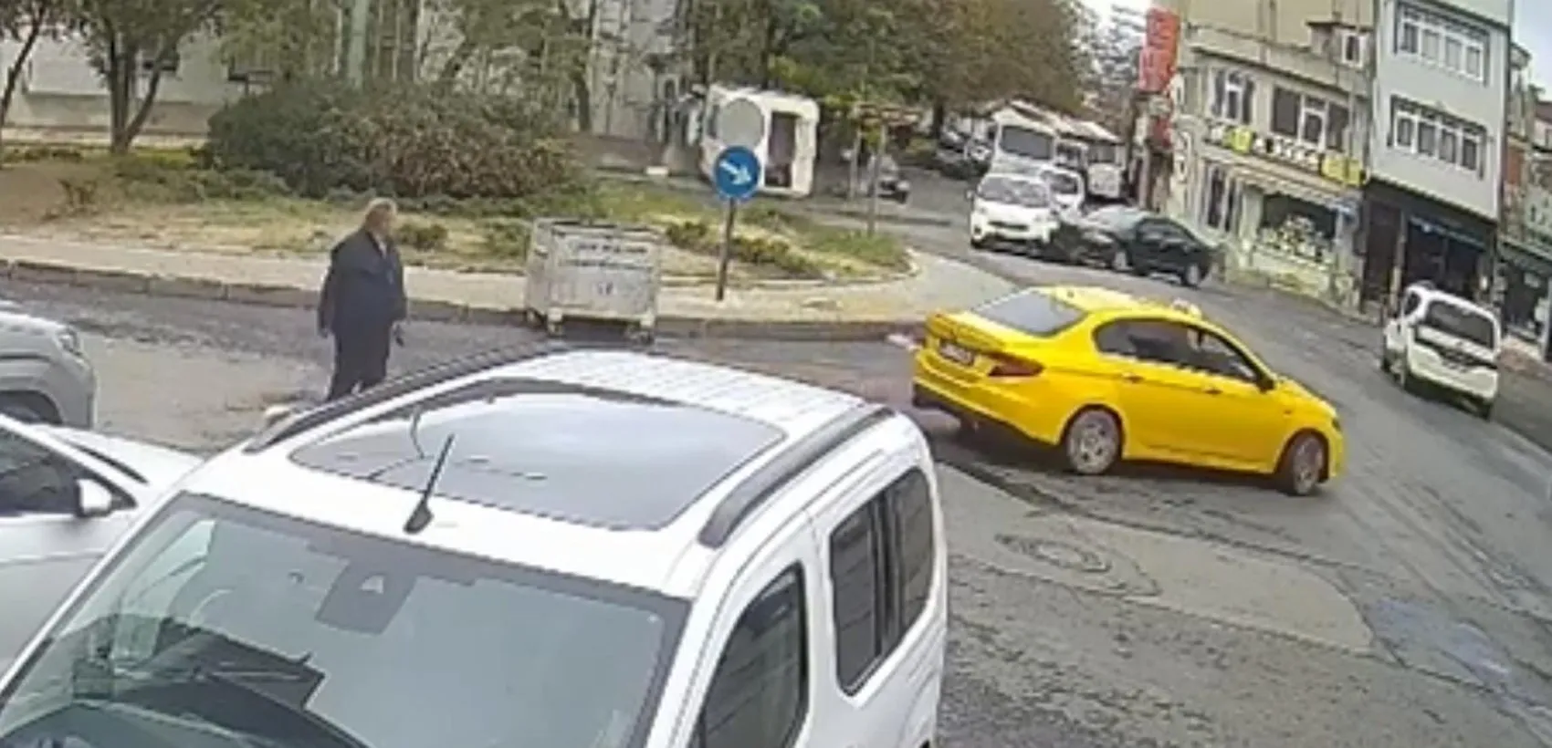 Çorlu'da korku dolu anlar: Güvenlik kamerasına yansıyan kazada minik çocuk yaralandı