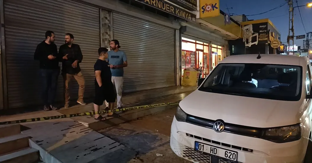 Adana'da dehşet anları: Kasa başında oturan 16 yaşındaki gence silahlı saldırı