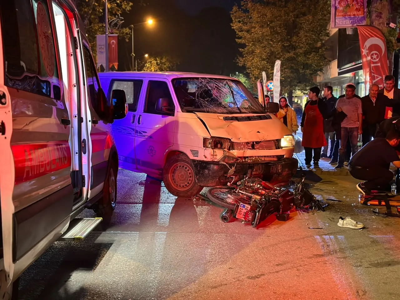 İznik'te akşam trafiğinde korkutan kaza: Motosiklet sürücüsü hastanelik oldu