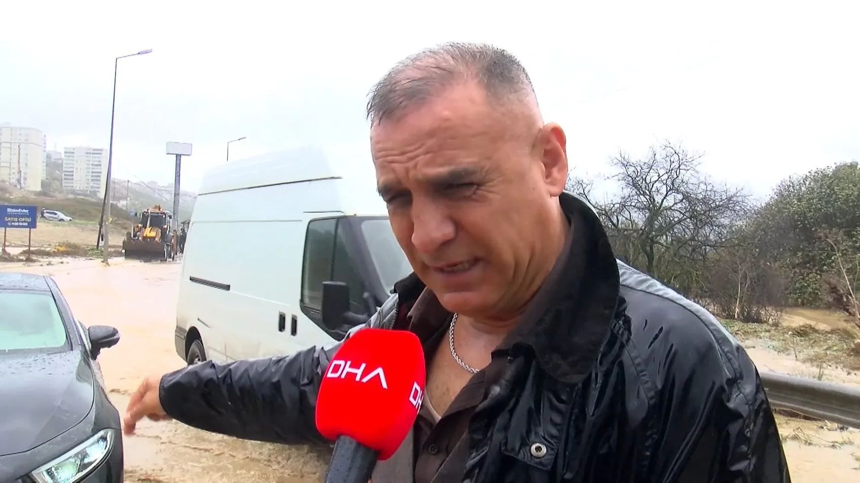 Başakşehir'de kabus dolu anlar: Bir anda yükselen sular araçları yuttu