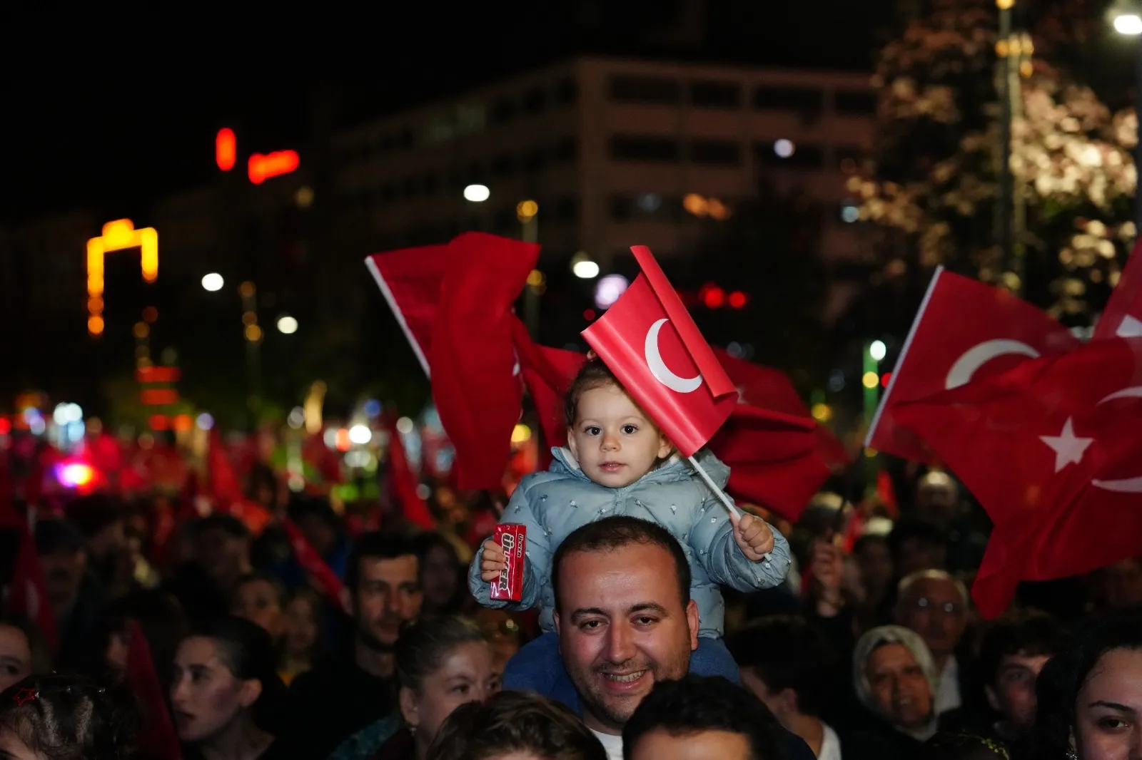Bolu sokaklarında Cumhuriyet ışığı: Binlerce kişi tek yürek oldu