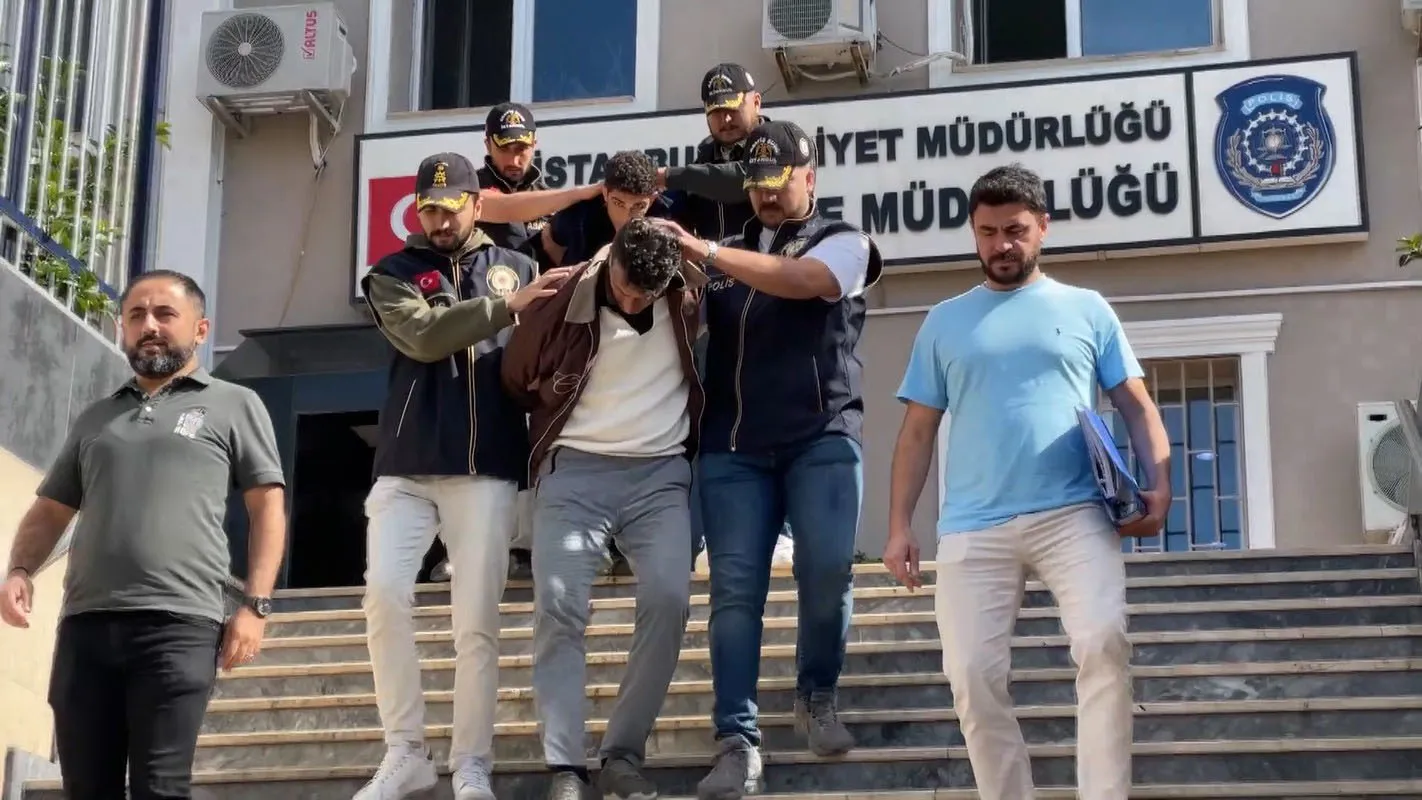 12 yıllık komşuluk park kavgasıyla bitti: Sokak ortasında dehşet anları