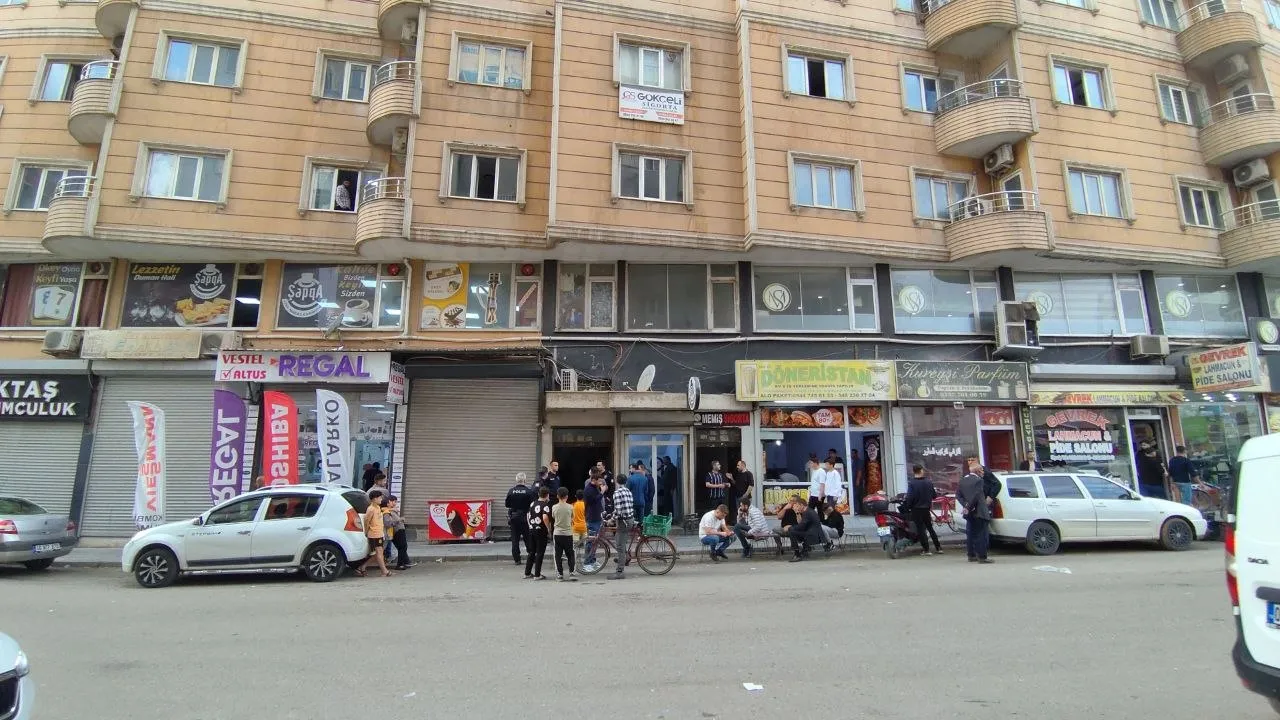 Kızıltepe'de korkunç kaza: Bakım halatı koptu, işçiler metrelerce yüksekten çakıldı