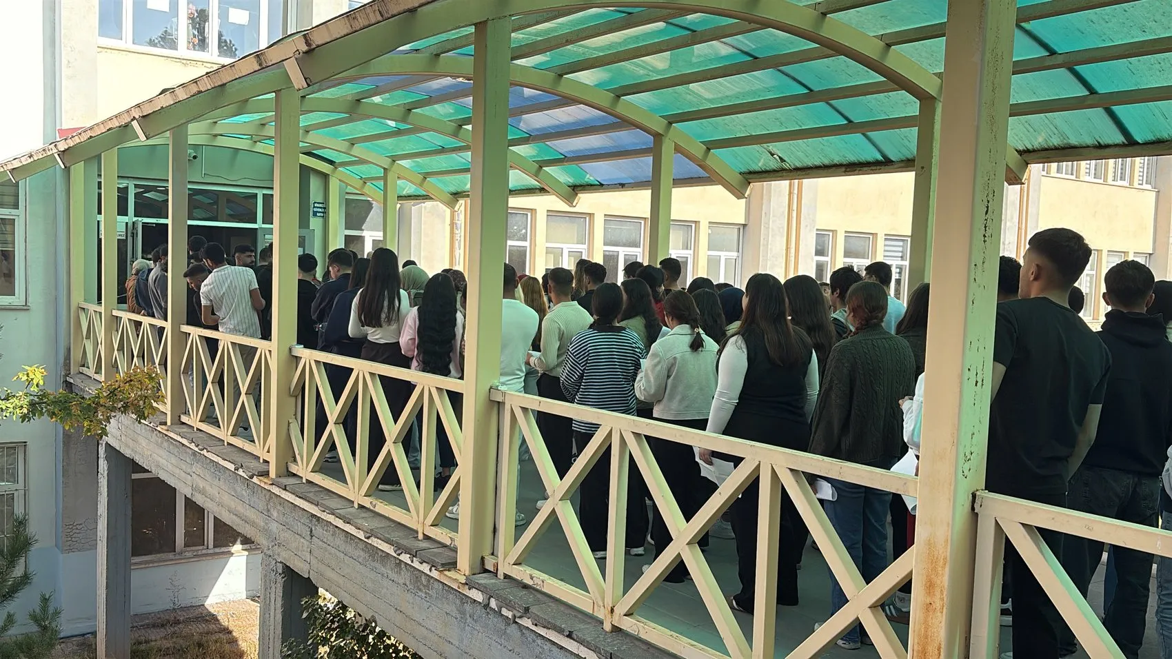 Sivas'ta nefes kesen KPSS maratonu: Kapılar kapanmadan saniyeler önce gelen kurtarıcı müdahale