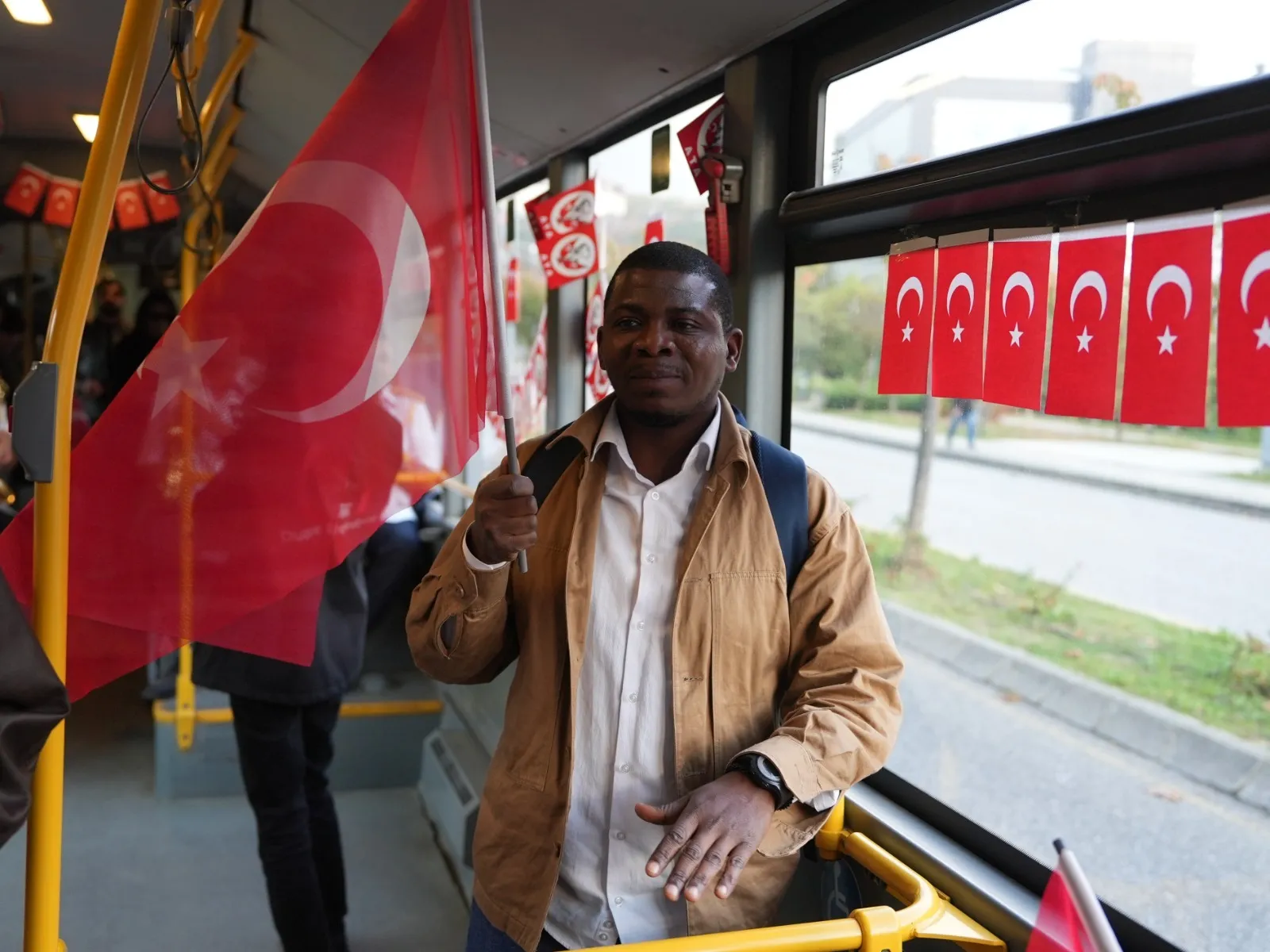 Düzce'de sıradan bir otobüs yolculuğu nasıl bayram coşkusuna dönüştü?