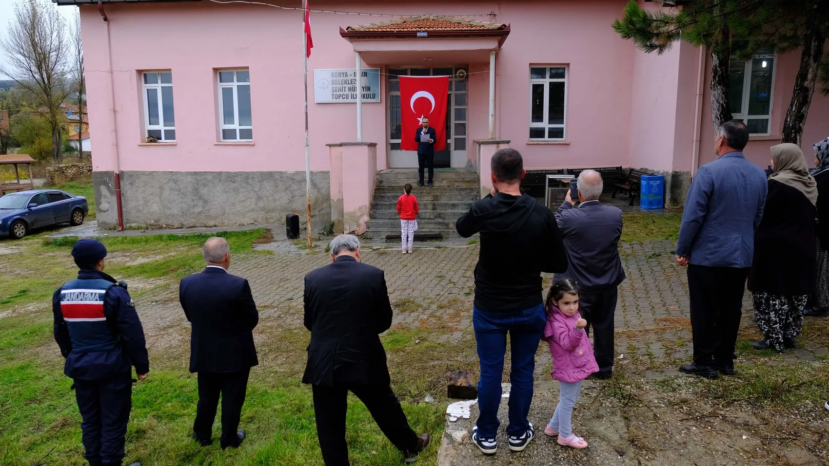 Sınıfta tek başına ama Cumhuriyetin gücü arkasında: Bir öğretmen ve bir öğrencinin unutulmaz 29 Ekim'i