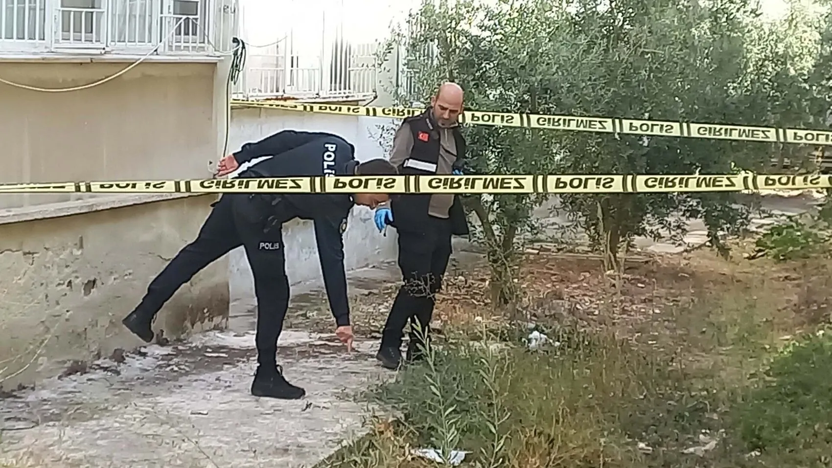 Manisa'da korkutan kaza: Balkondan düşen yaşlı adam yaşam mücadelesi veriyor