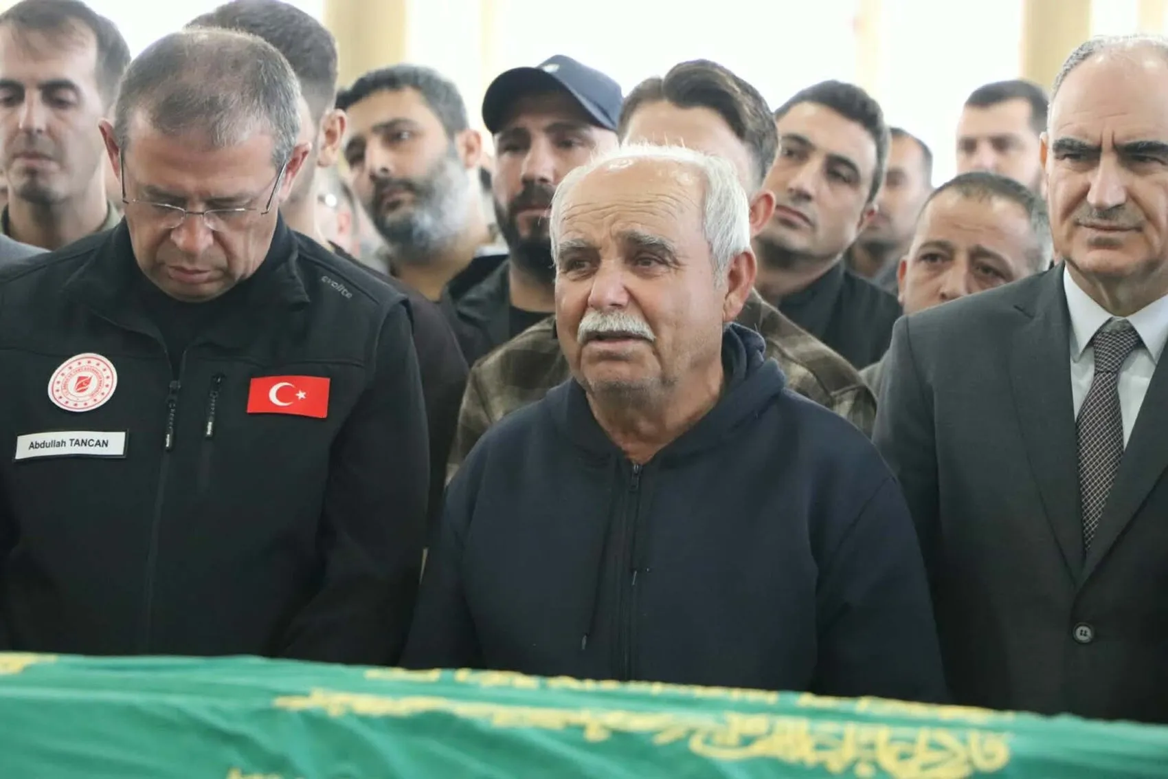 Soma'daki acı veda: Maden şehidi Ömer Karakaya son yolculuğuna uğurlandı