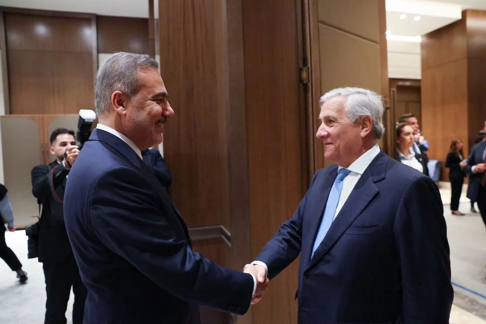 İstanbul'da kritik diplomasi trafiği: Hakan Fidan ve Antonio Tajani masaya oturdu