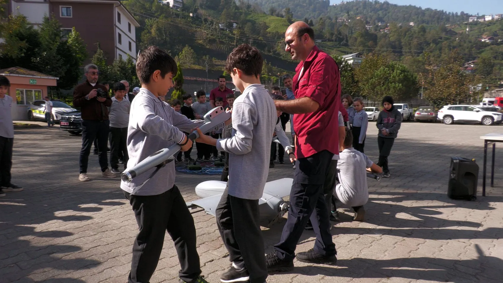 Rize'de okul bahçesi teknoloji üssüne dönüştü: Öğrenciler BAHA ile tanıştı